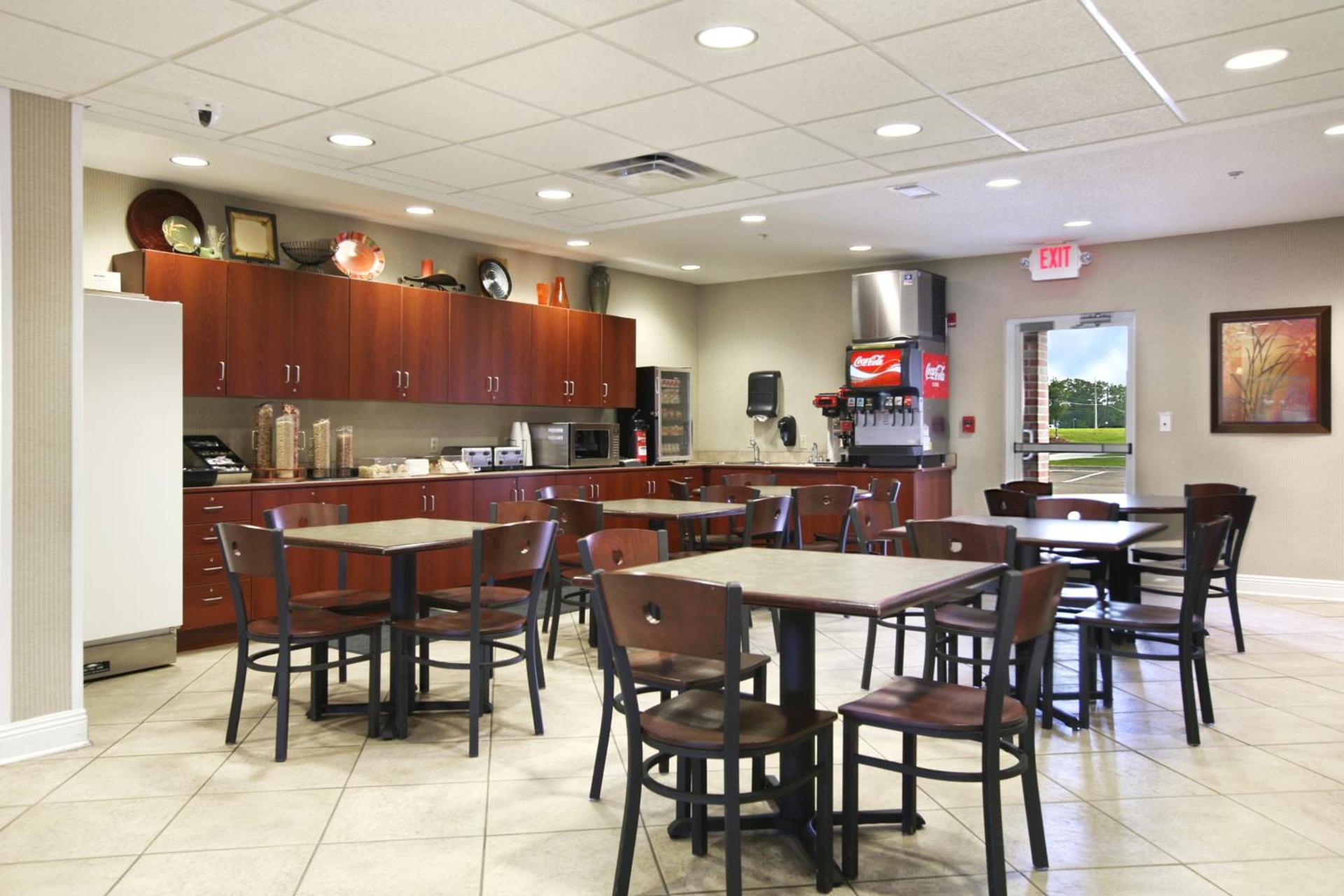 Microtel Inn & Suites by Wyndham Hattiesburg photo 8