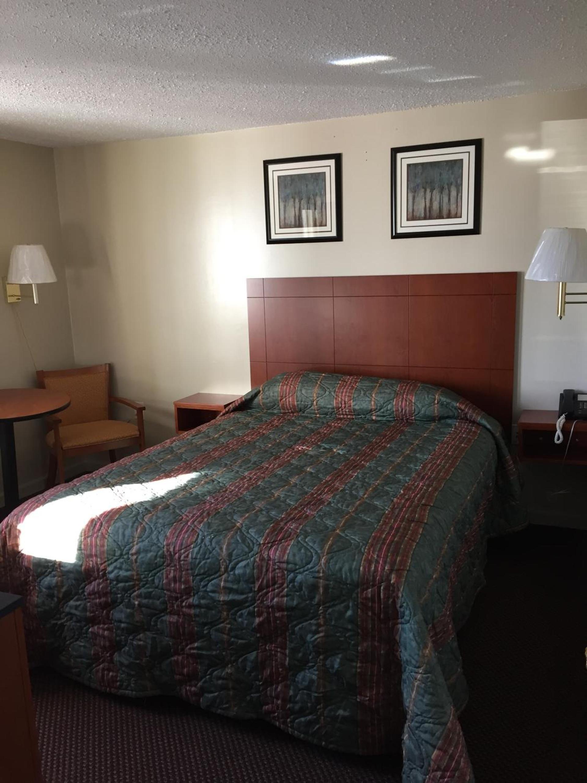 Royal Inn Motel photo 13