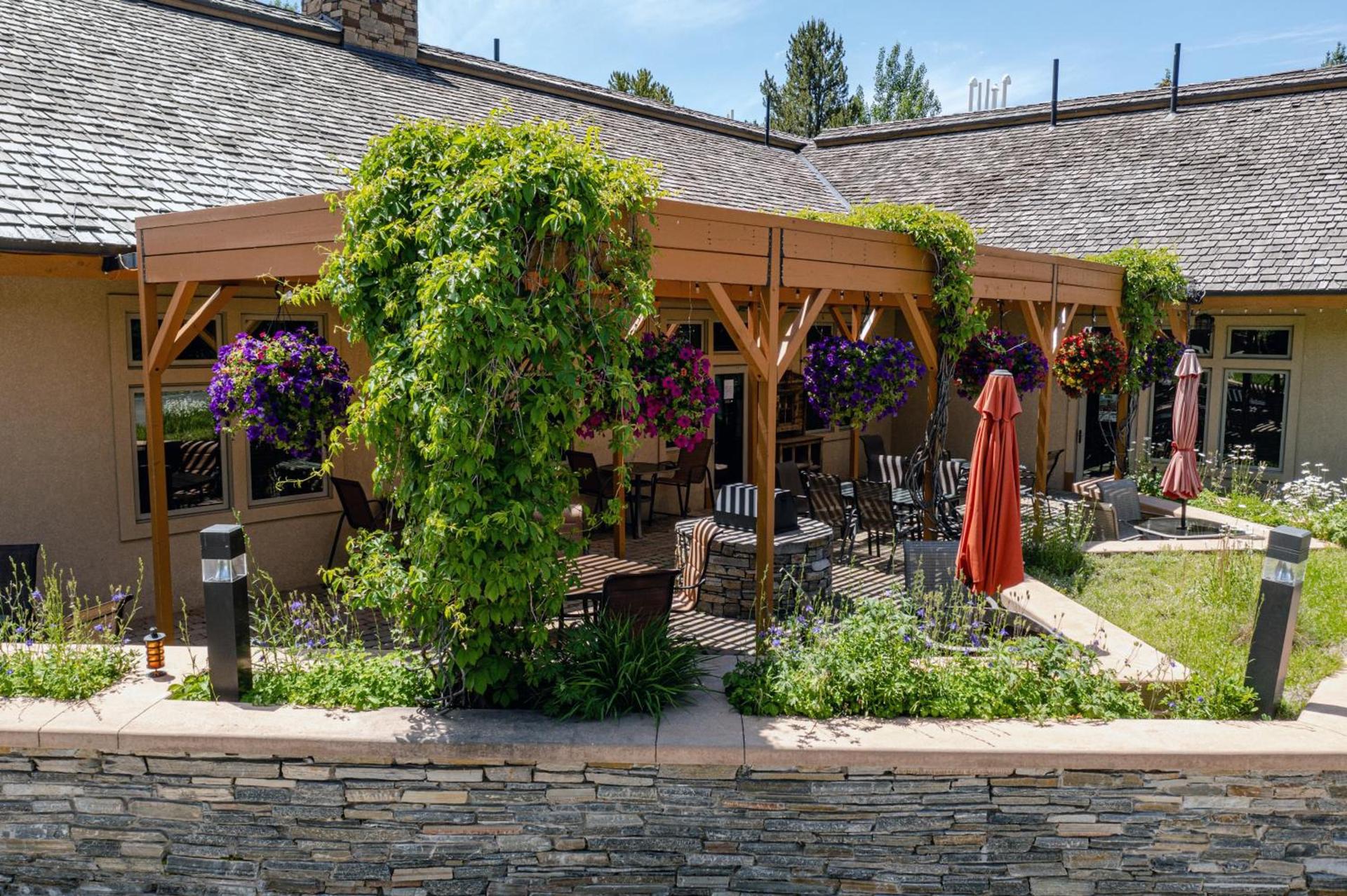 Flying Saddle Resort and Steak House photo 34