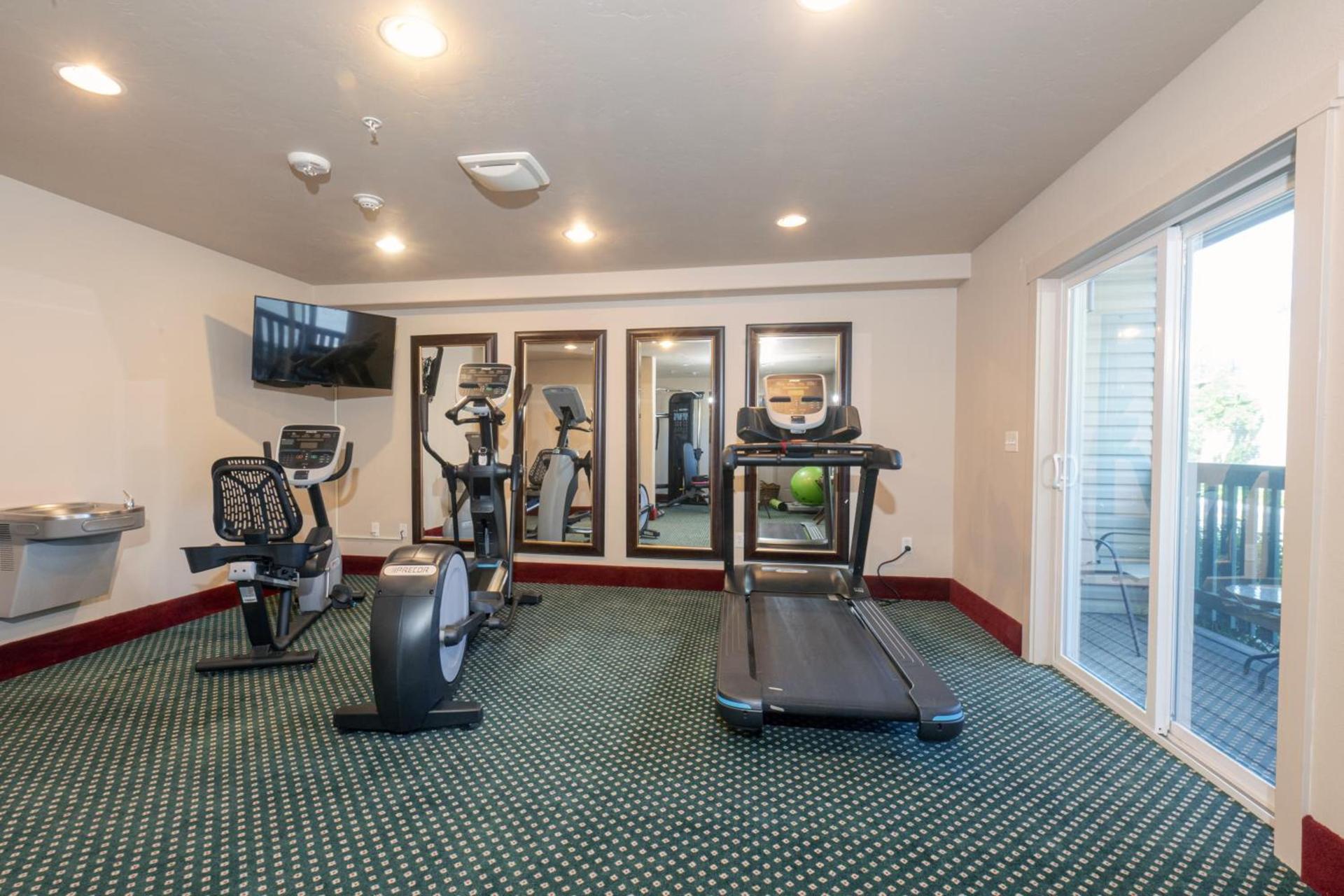 Flying Saddle Resort and Steak House photo 27