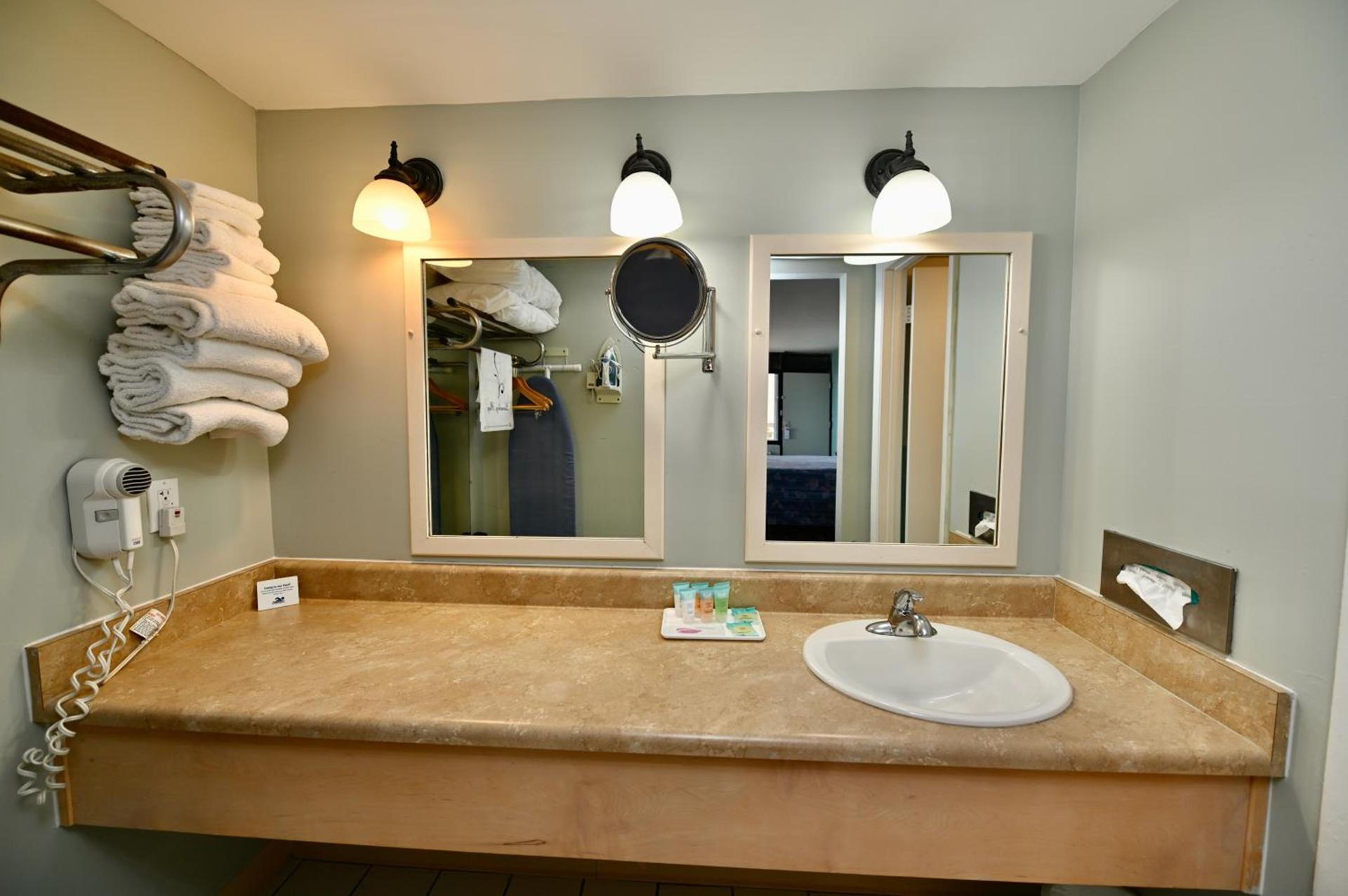 Buccaneer Inn photo 12