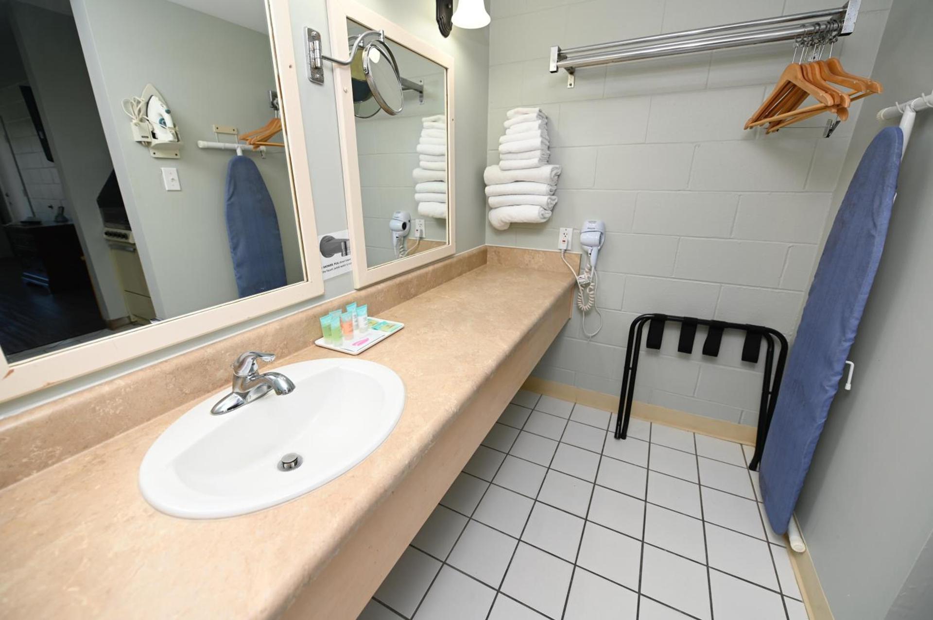 Buccaneer Inn photo 22