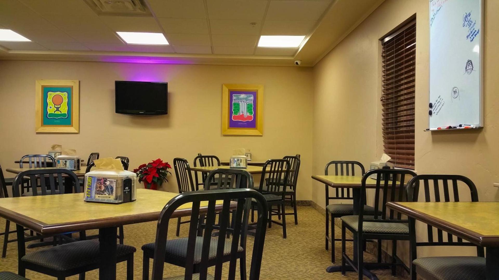 A Riverside Inn Travelodge by Wyndham photo 10