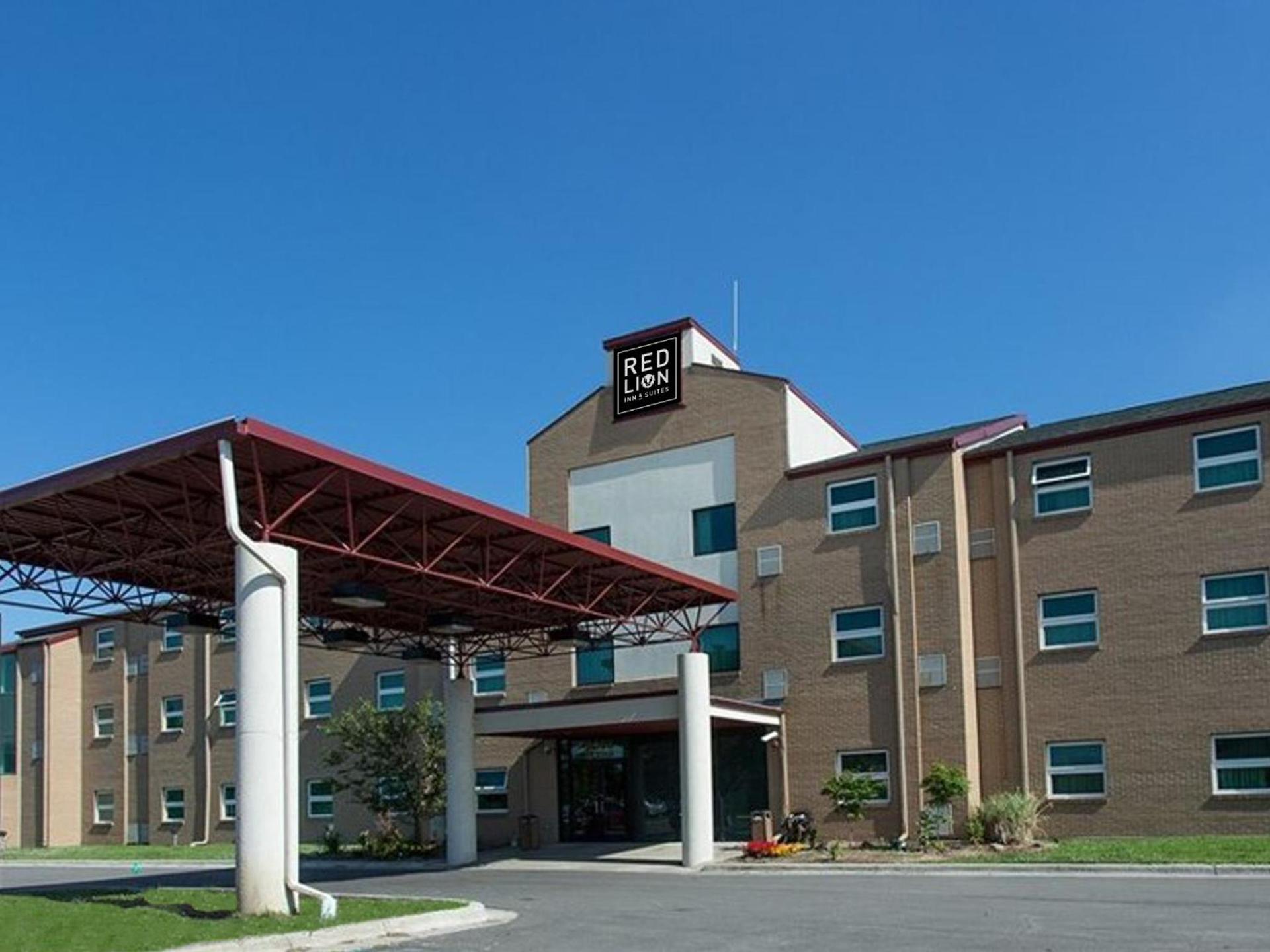 Travelodge by Wyndham Romulus Detroit Airport photo 2