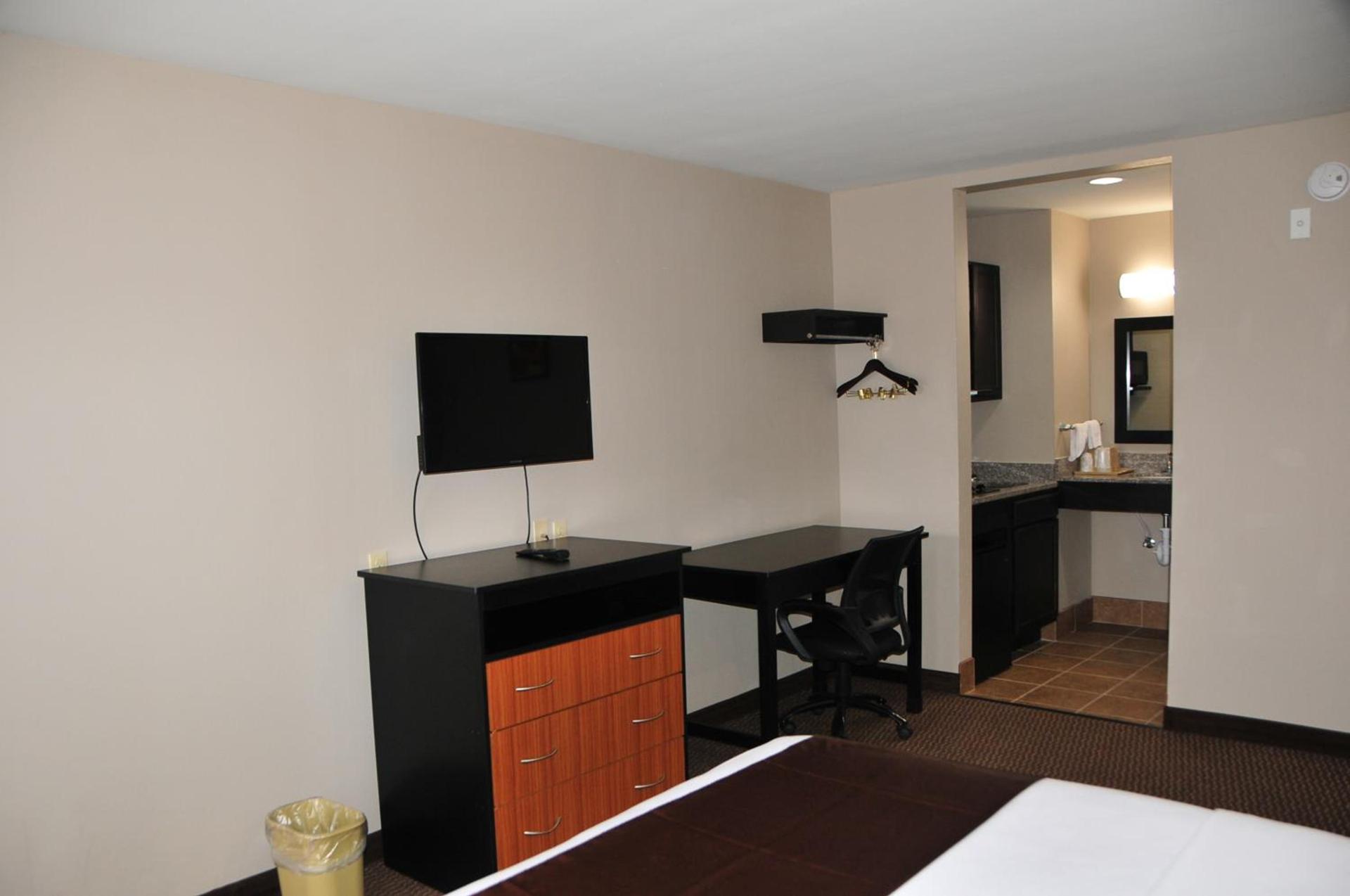 Paradise Inn & Suites photo 11