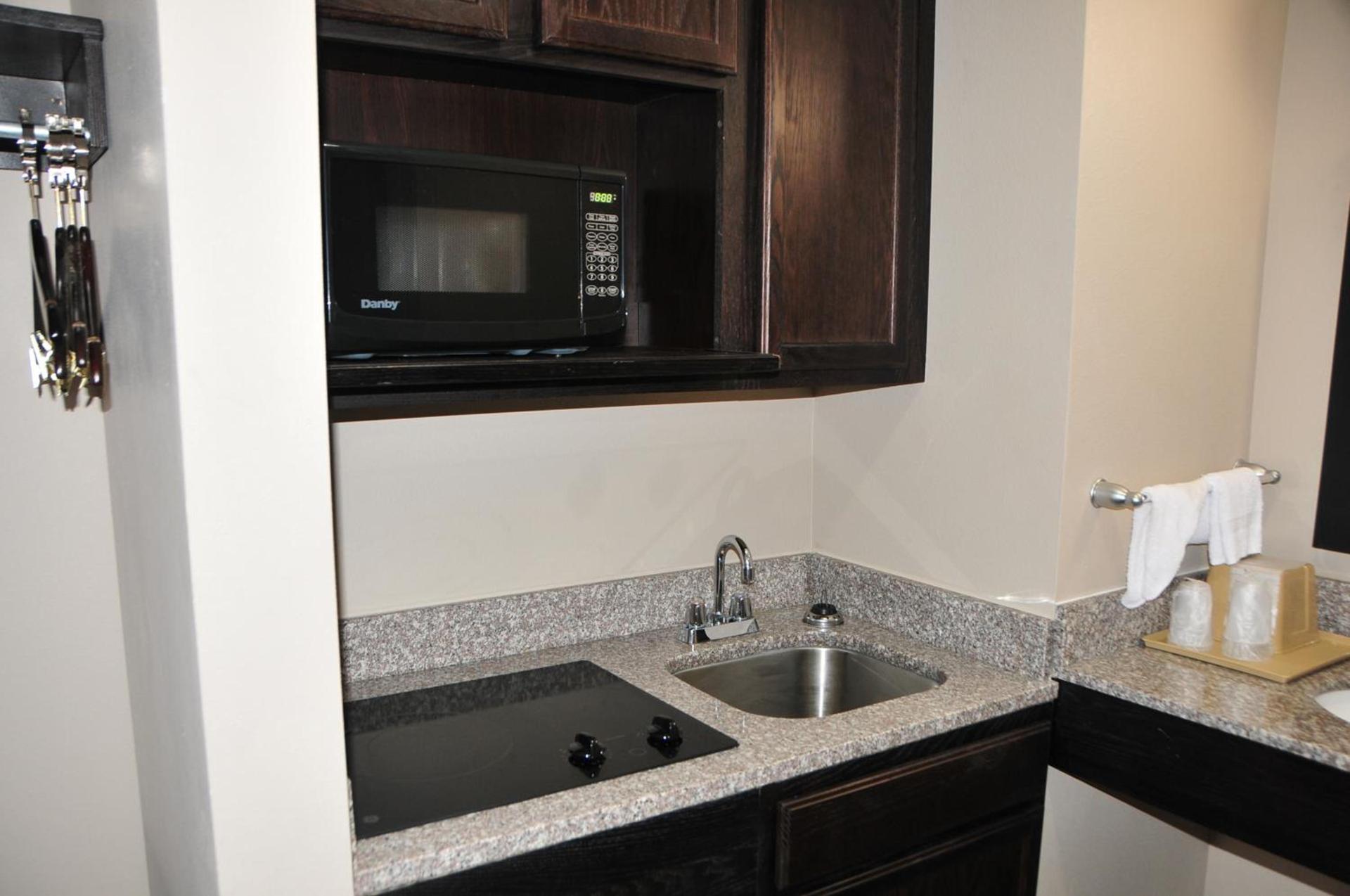 Paradise Inn & Suites photo 13