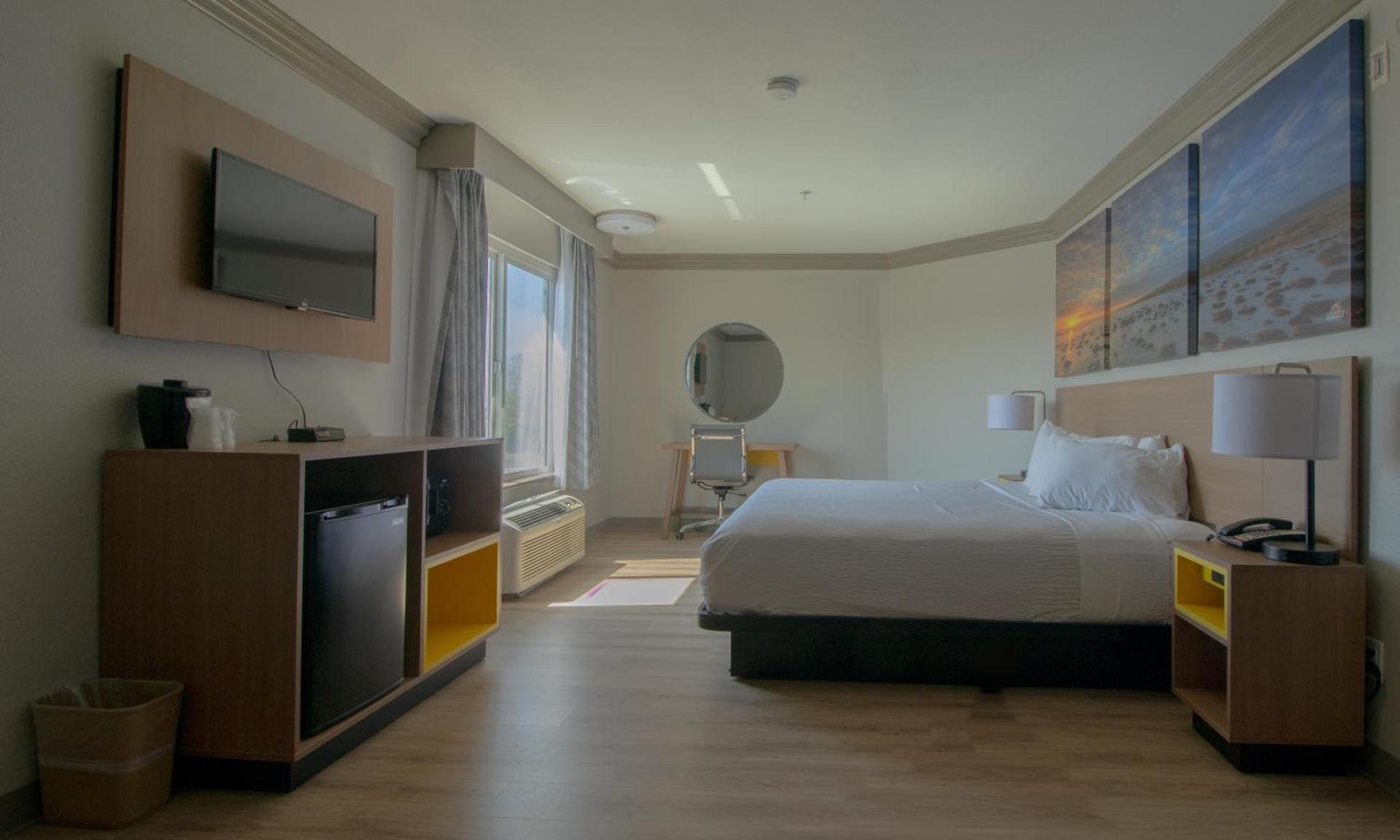 Days Inn by Wyndham Carlsbad photo 27