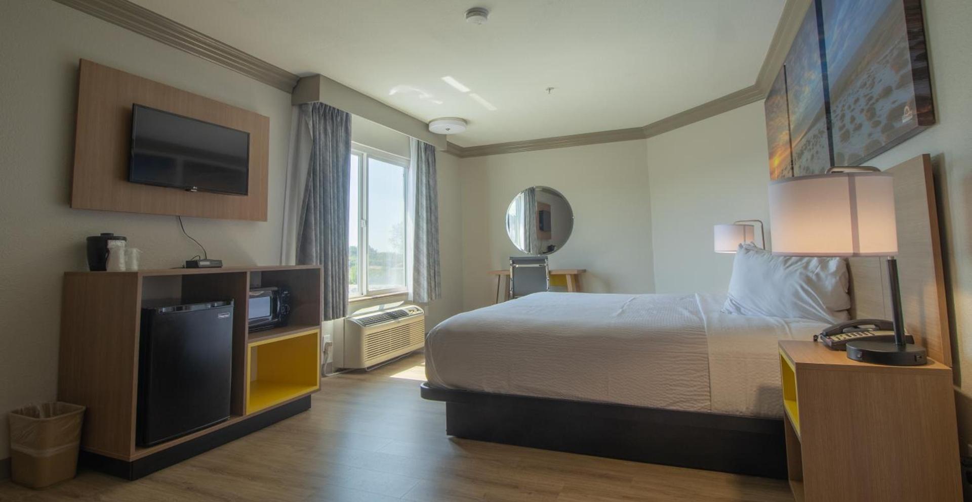 Days Inn by Wyndham Carlsbad photo 29