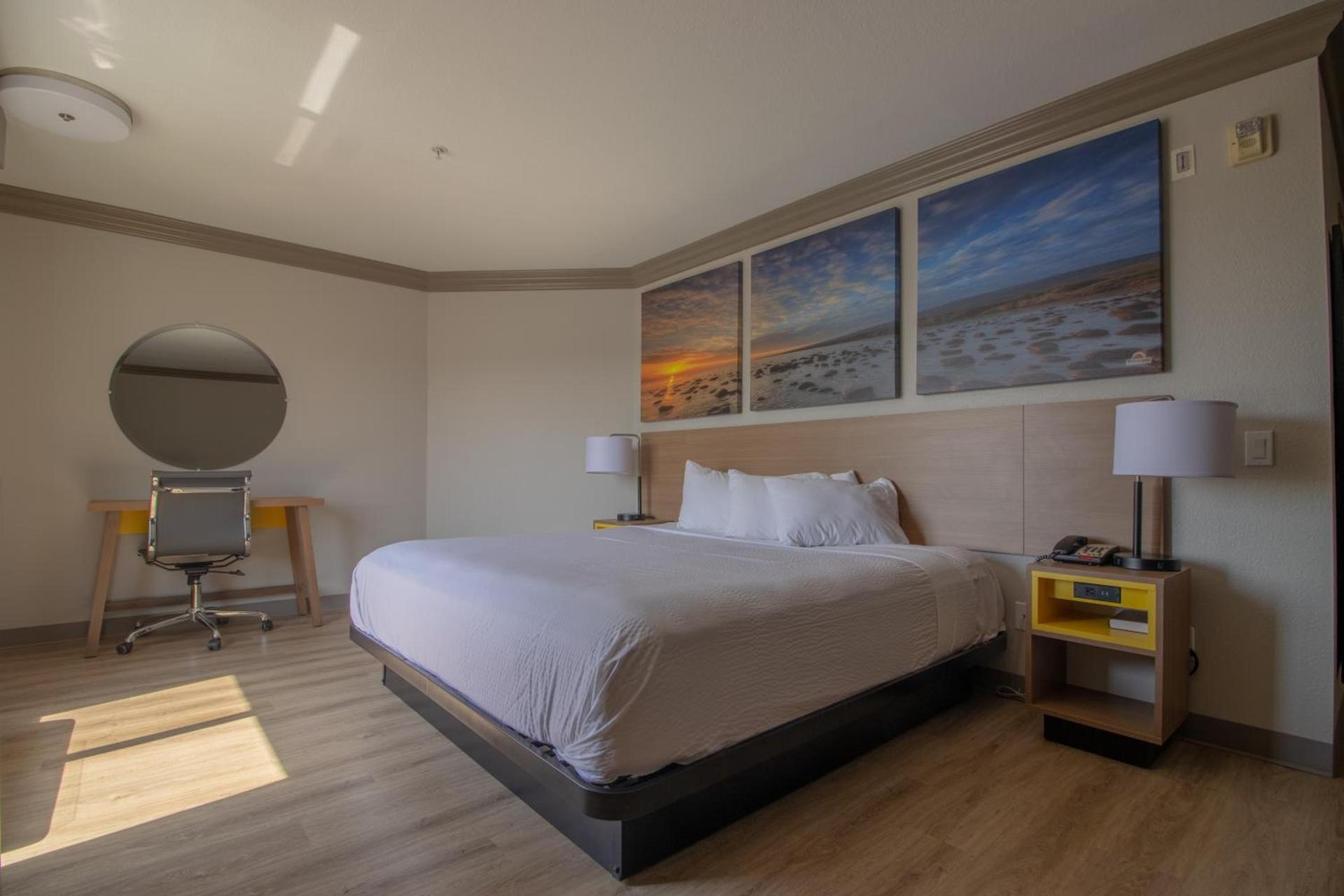 Days Inn by Wyndham Carlsbad photo 31