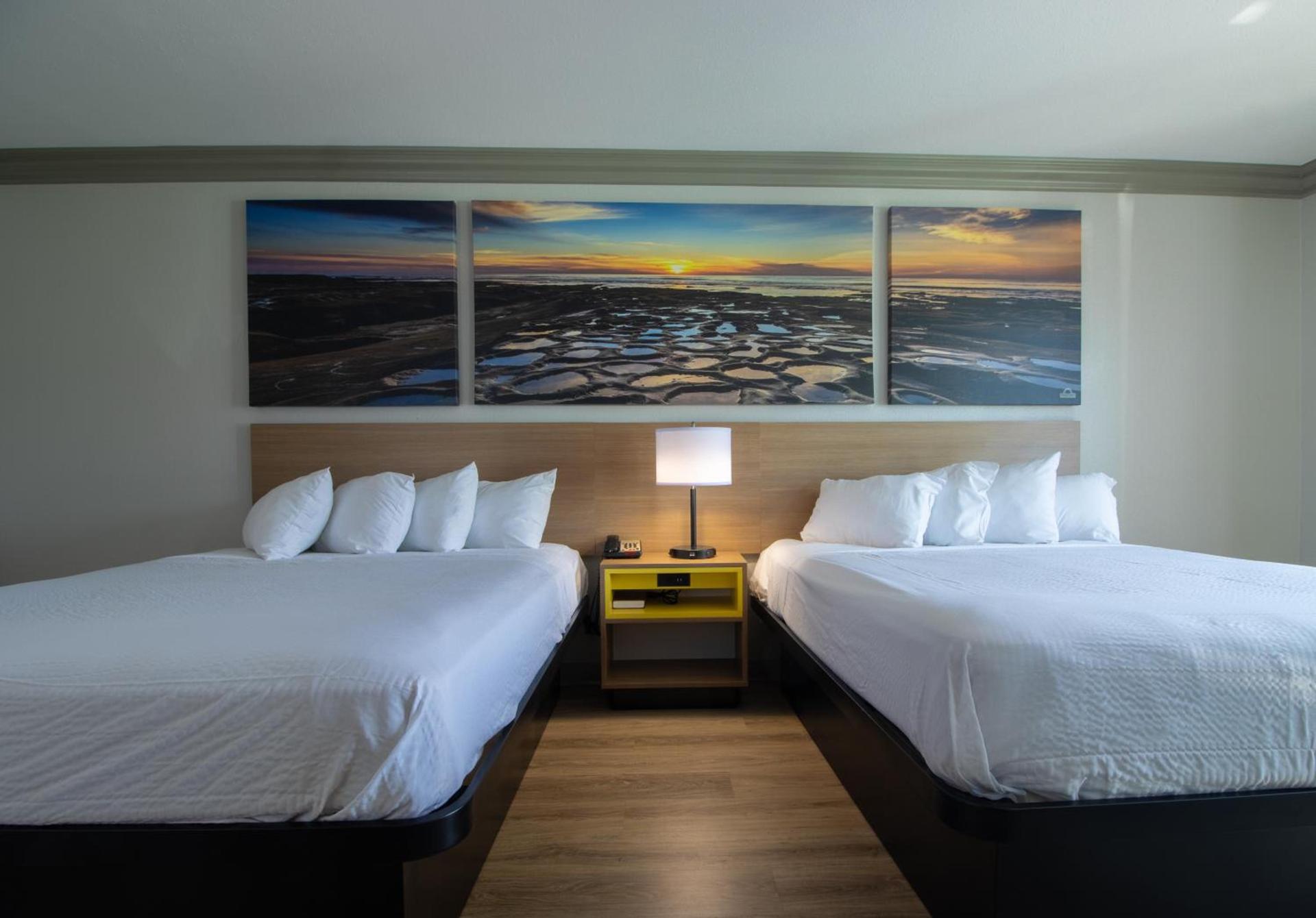 Days Inn by Wyndham Carlsbad photo 32