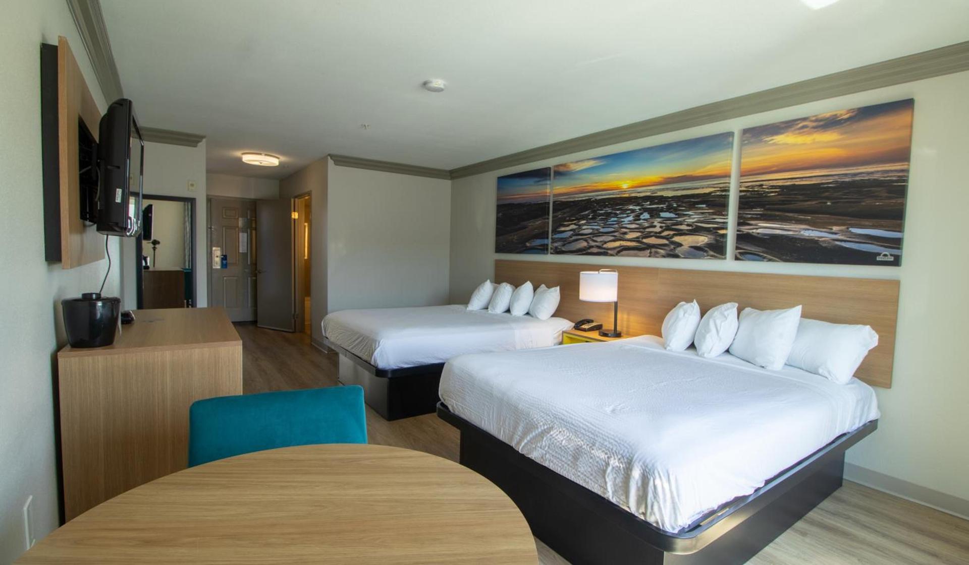 Days Inn by Wyndham Carlsbad photo 35