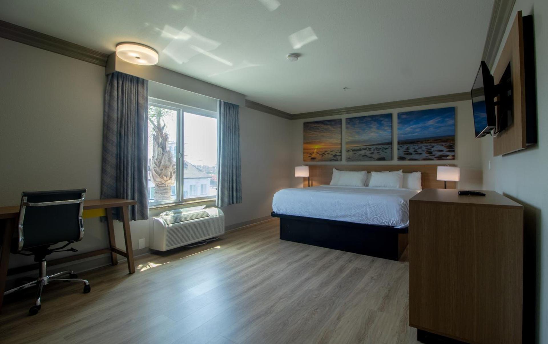 Days Inn by Wyndham Carlsbad photo 38