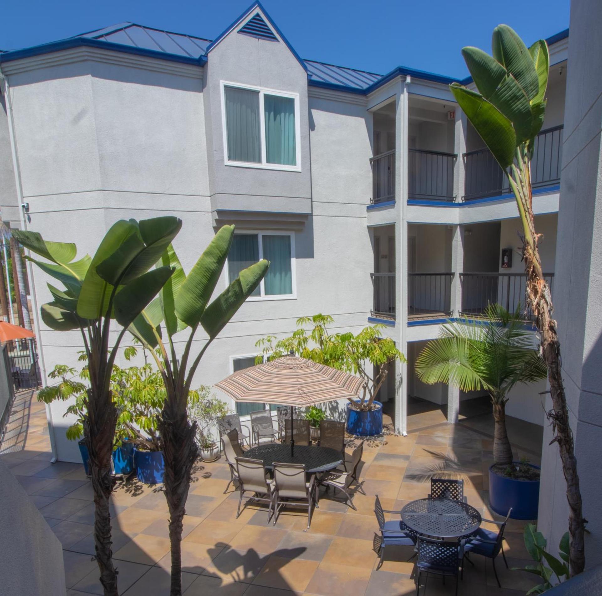 Days Inn by Wyndham Carlsbad photo 39