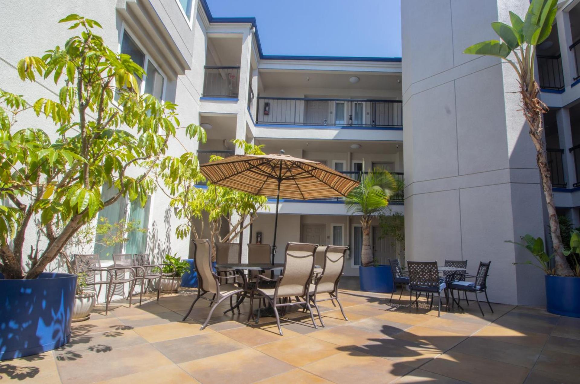 Days Inn by Wyndham Carlsbad photo 41
