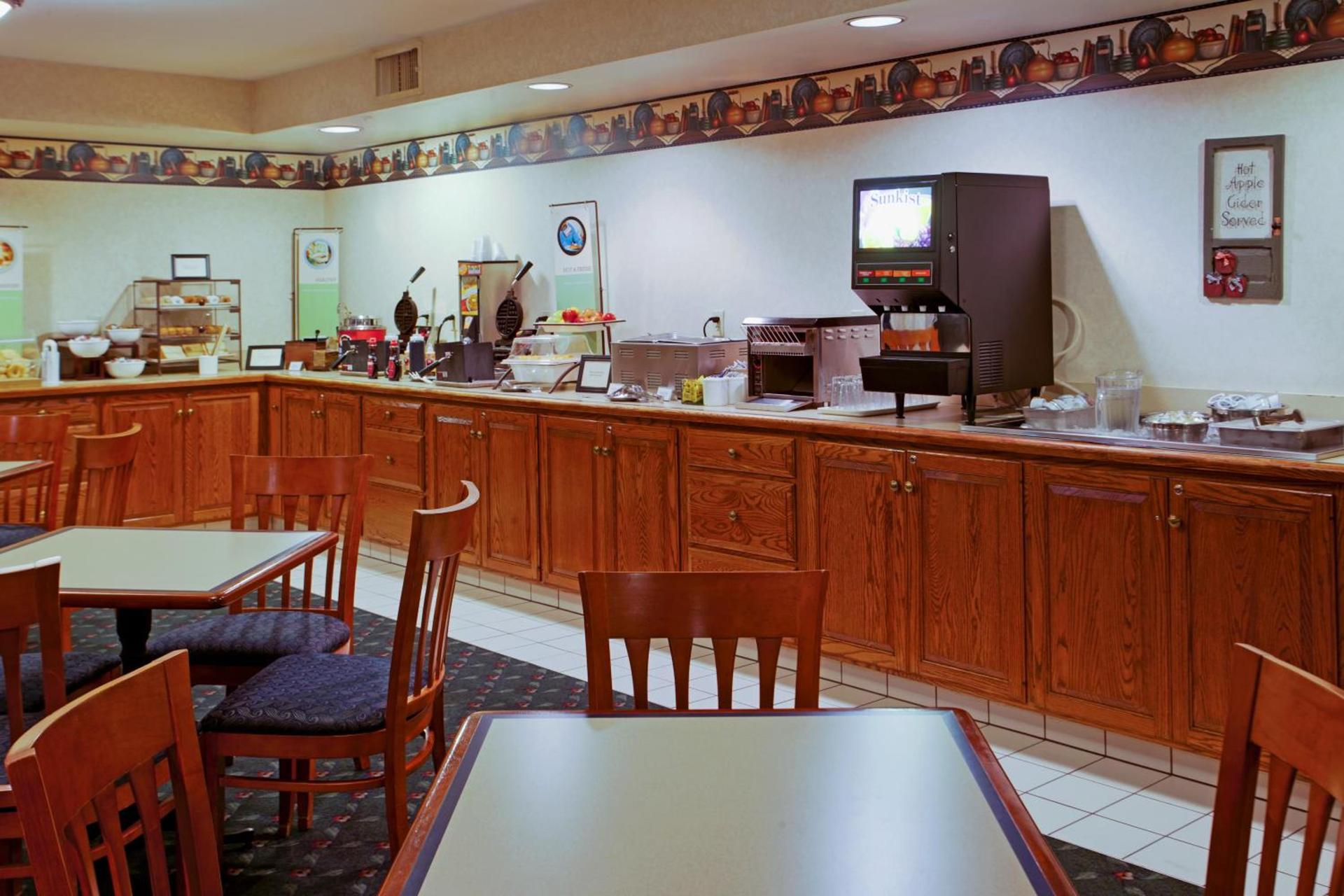 Parkview Inn & Suites, Lancaster Amish Country, PA photo 4