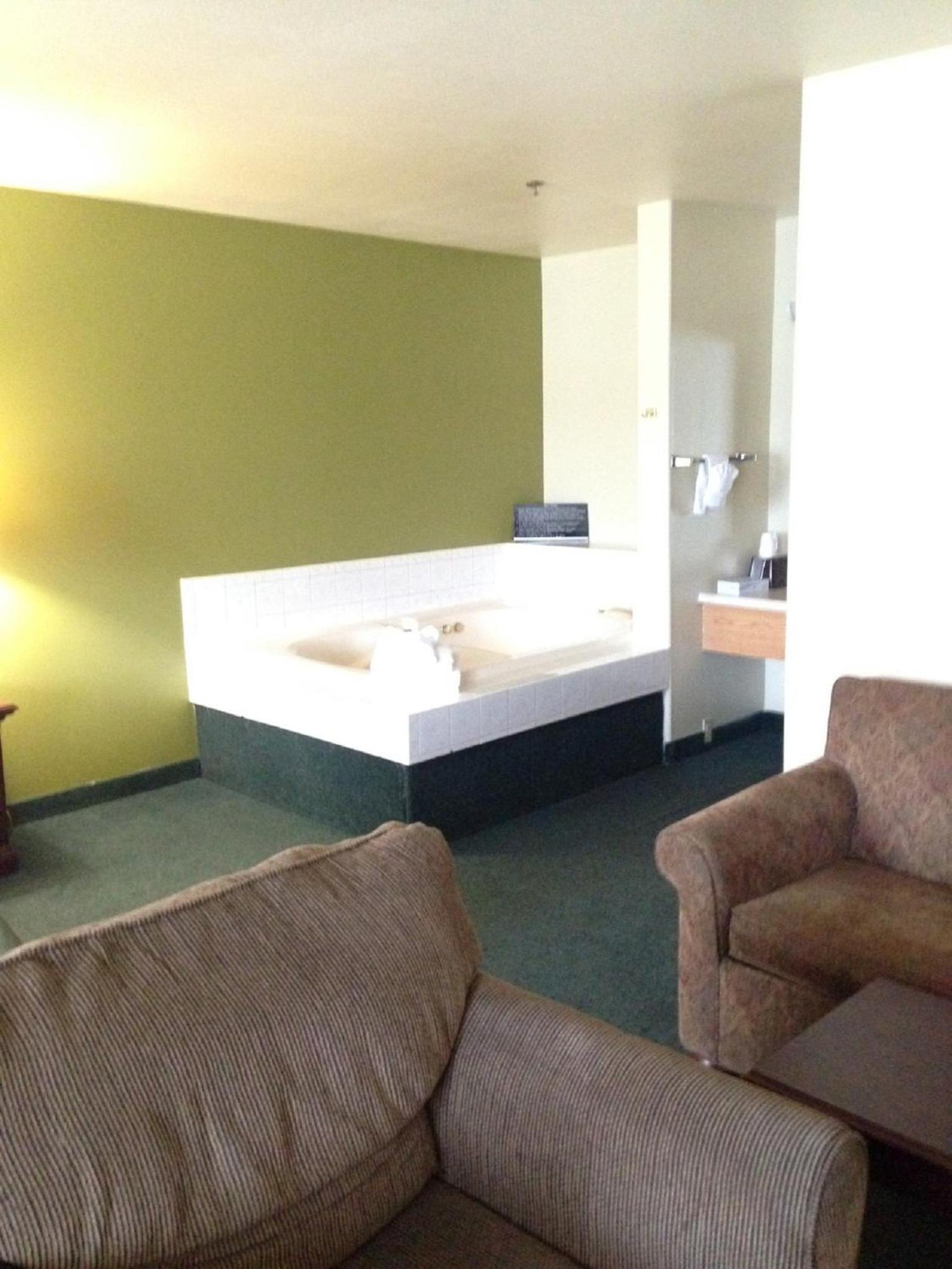 Super 8 by Wyndham McCall photo 68