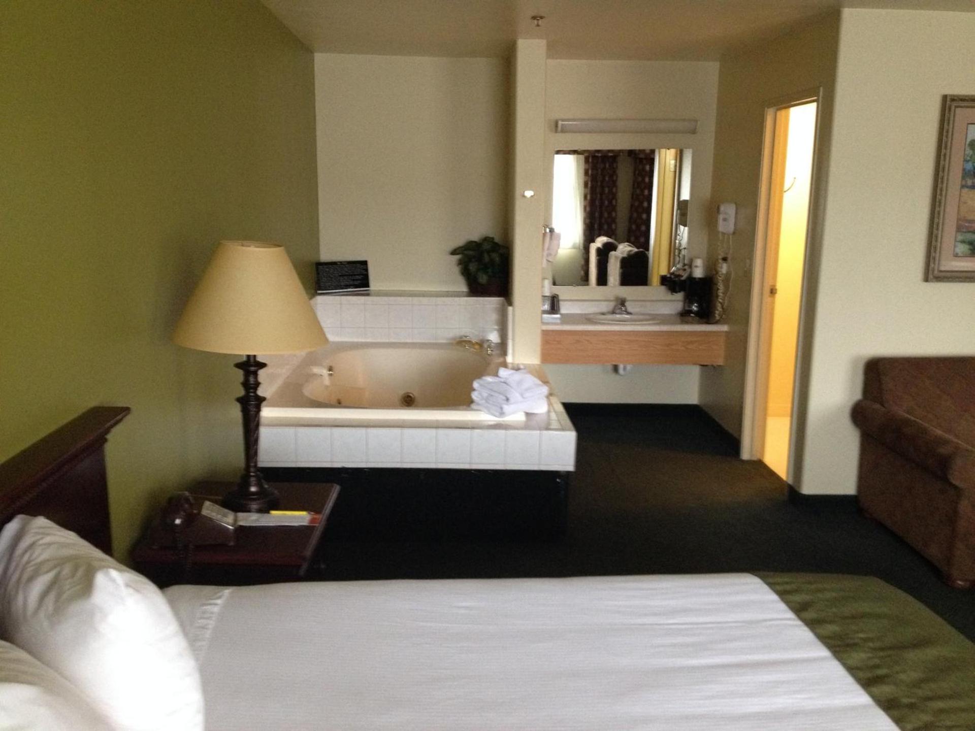 Super 8 by Wyndham McCall photo 38