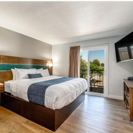 MainStay Suites Moreno Valley Near March Air Reserve Base photo 29