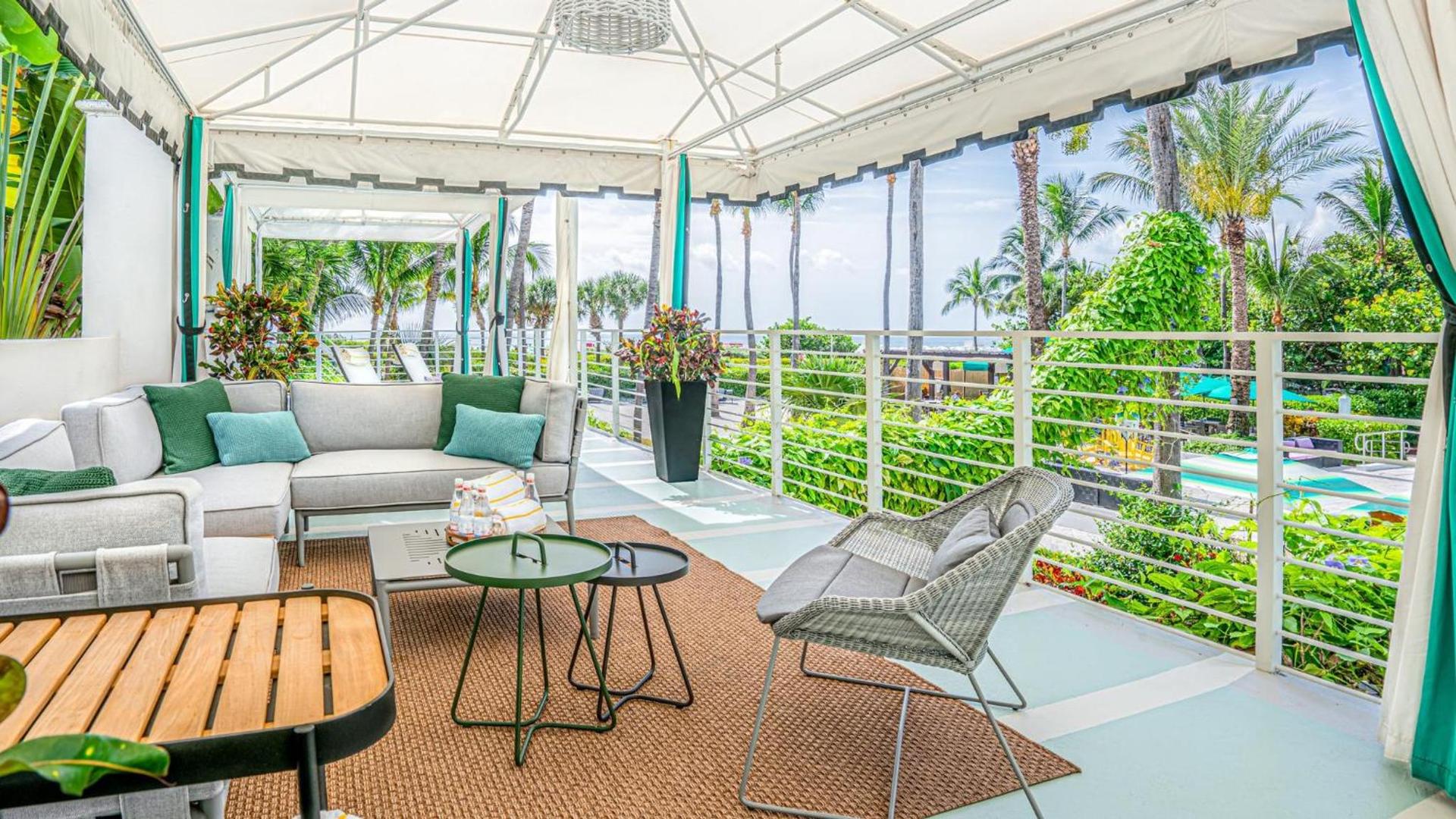 Kimpton Surfcomber Hotel by IHG photo 93