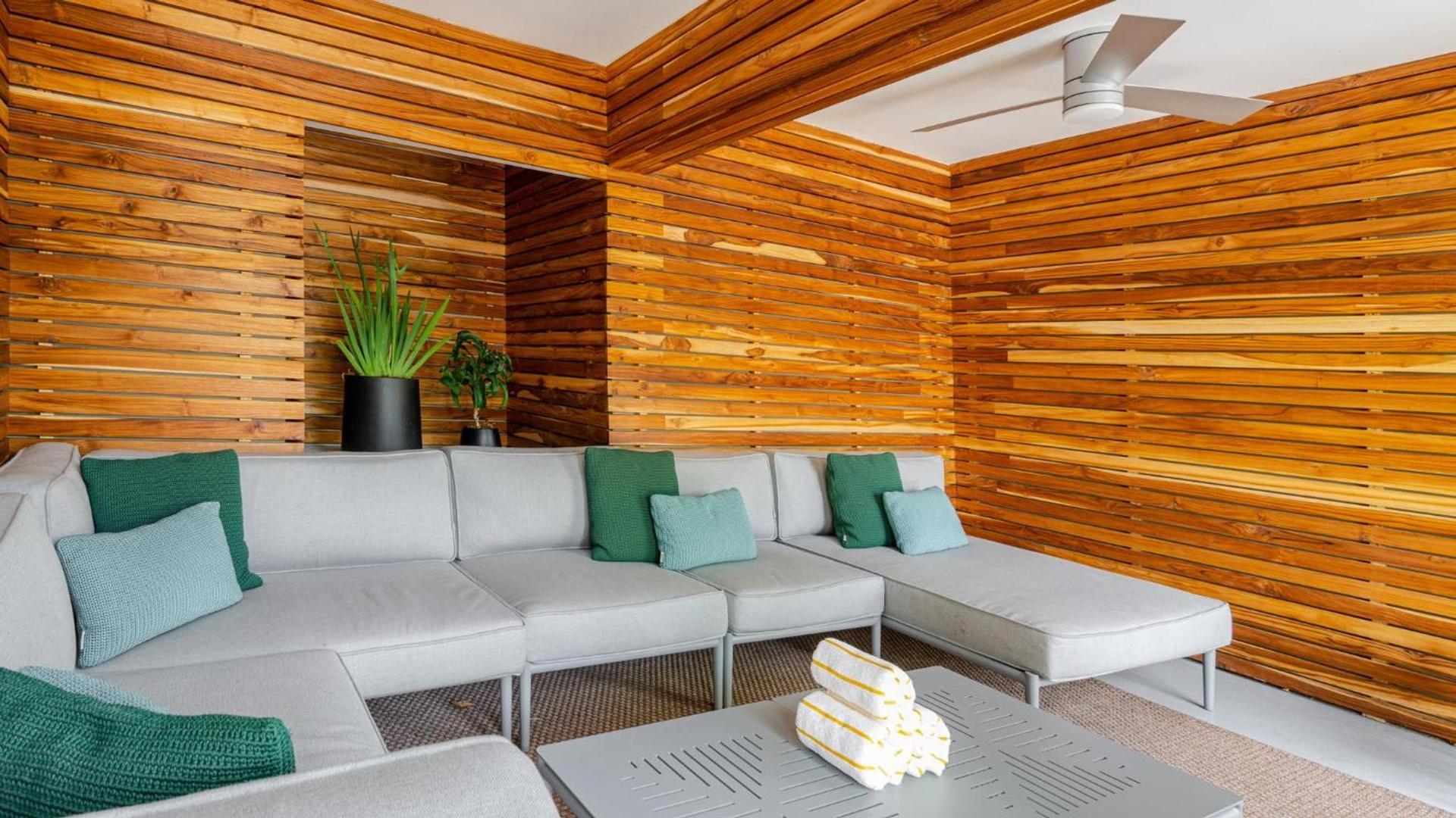 Kimpton Surfcomber Hotel by IHG photo 22
