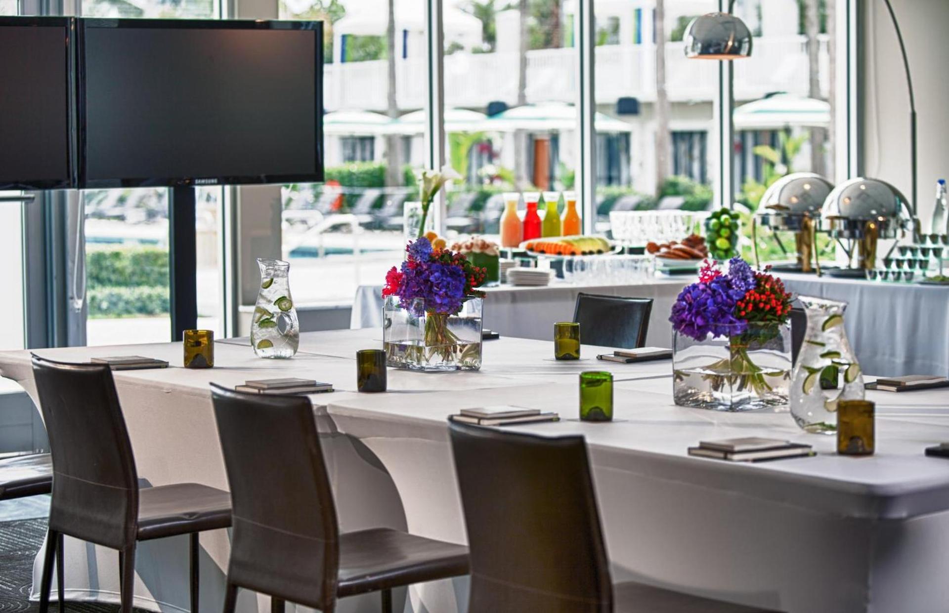 Kimpton Surfcomber Hotel by IHG photo 82