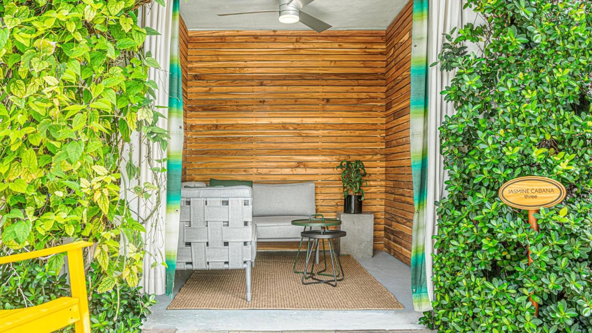Kimpton Surfcomber Hotel by IHG photo 78