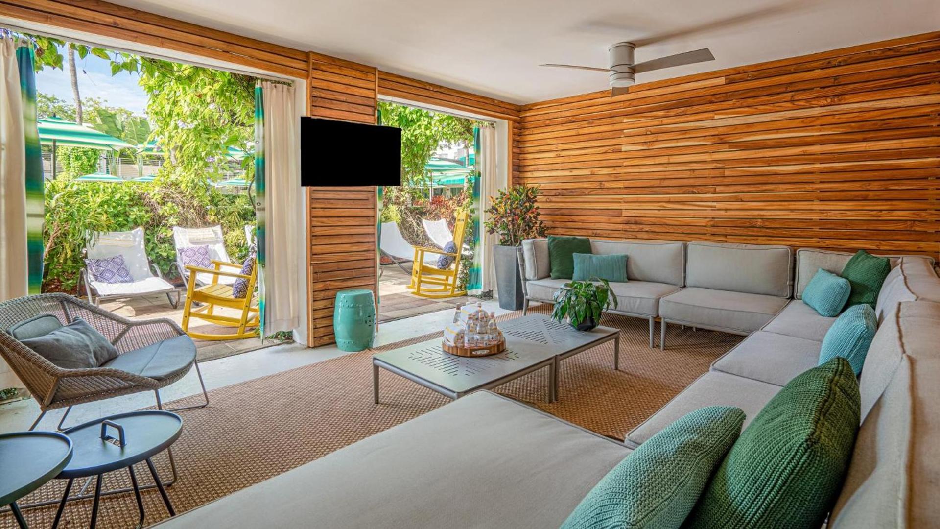 Kimpton Surfcomber Hotel by IHG photo 29