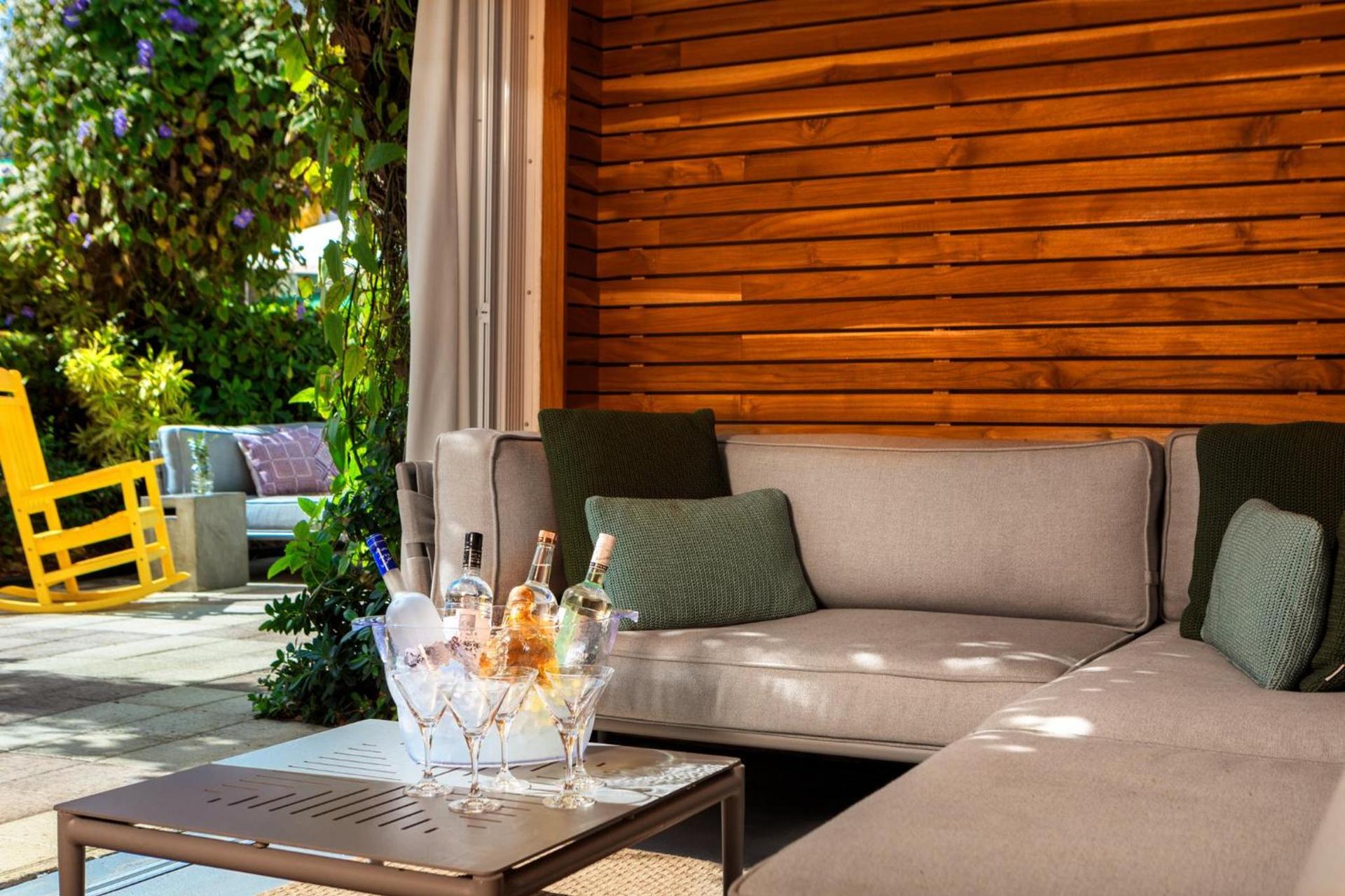 Kimpton Surfcomber Hotel by IHG photo 54