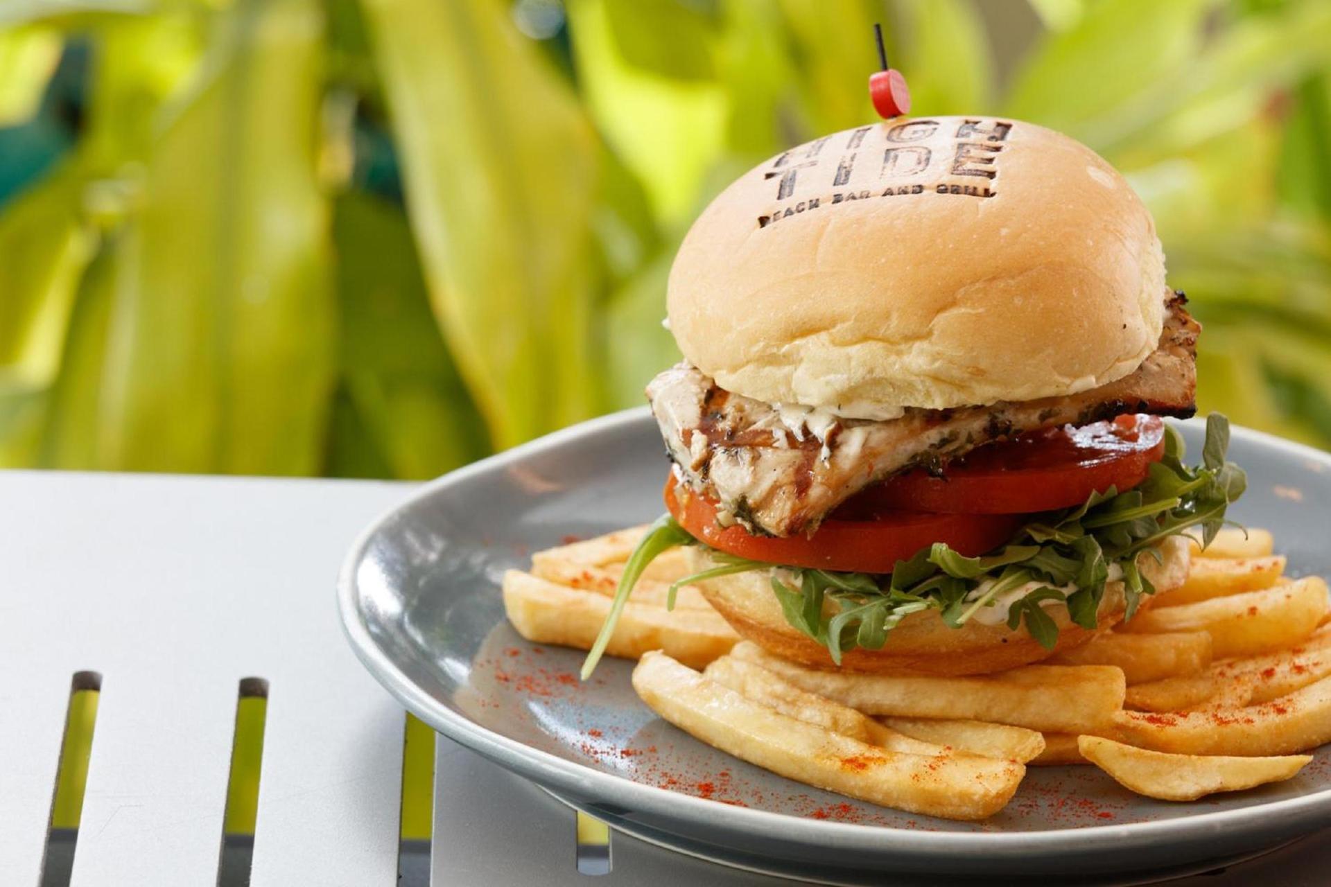 Kimpton Surfcomber Hotel by IHG photo 49