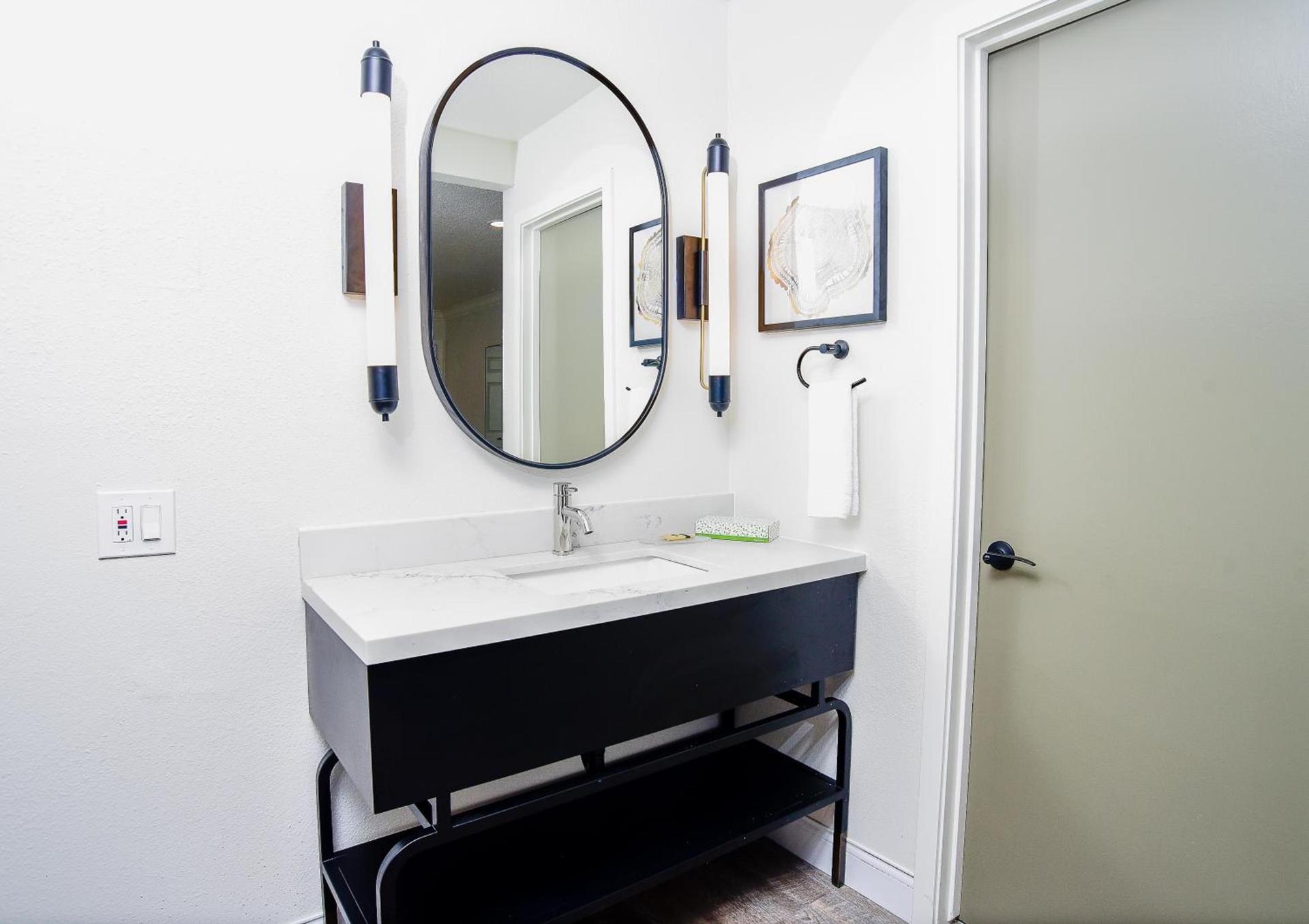 The Woodrose- NEWLY RENOVATED photo 17