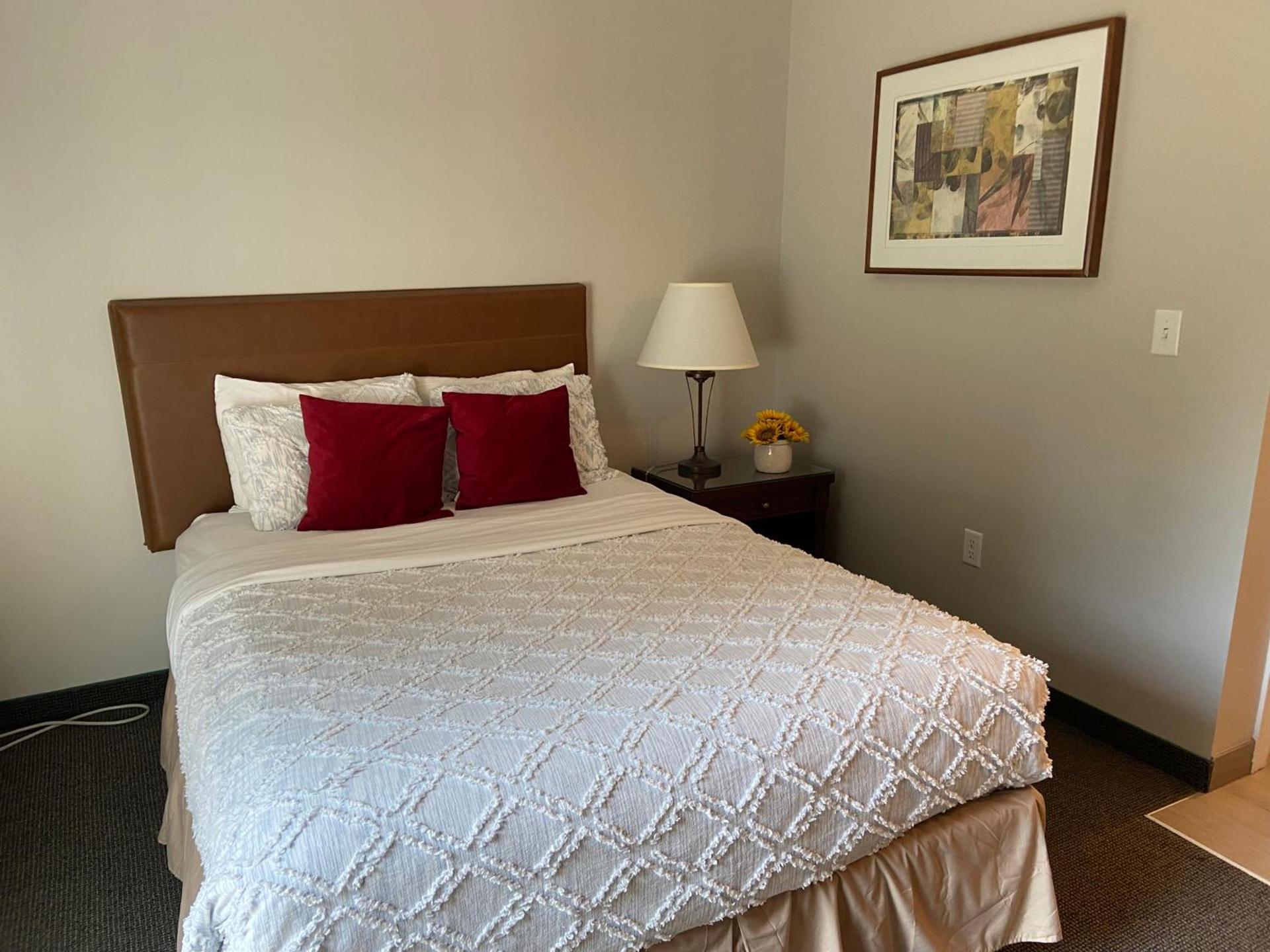 Brinton Suites photo 48
