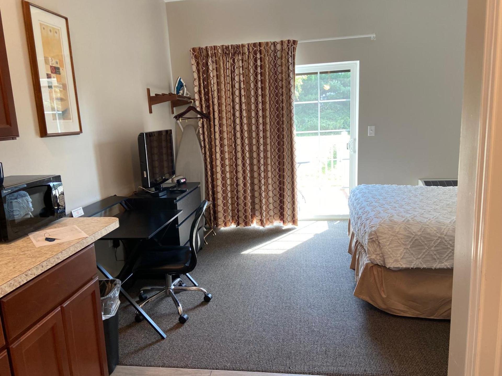 Brinton Suites photo 45
