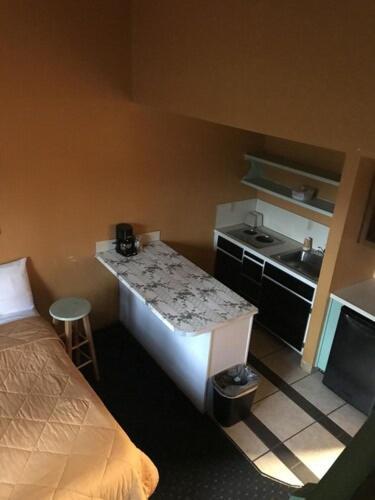 Smokey Point Motor Inn photo 61