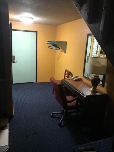 Smokey Point Motor Inn photo 64