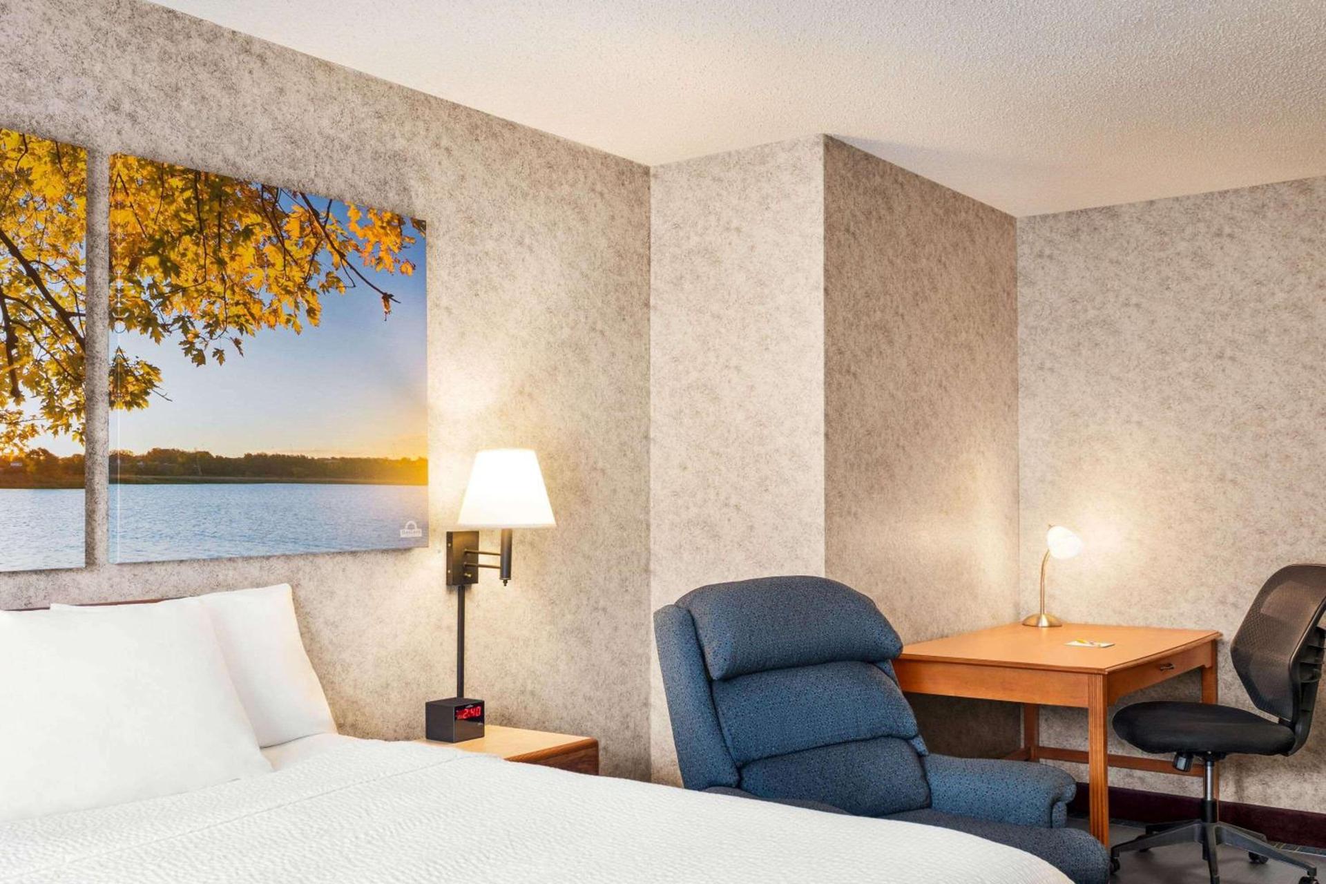 Days Inn by Wyndham Hurley photo 8