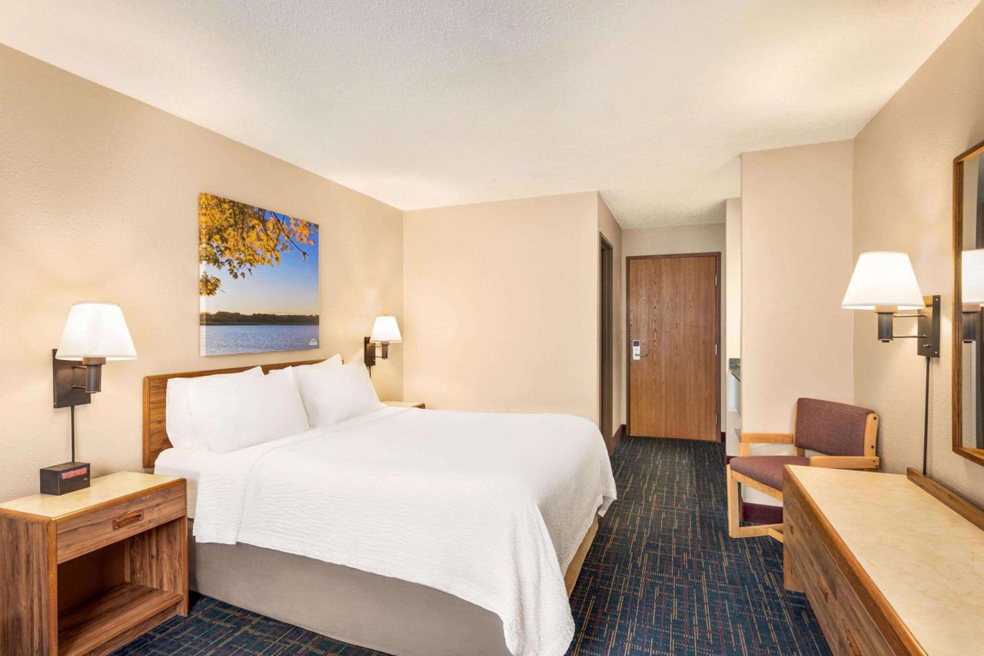 Days Inn by Wyndham Hurley photo 12