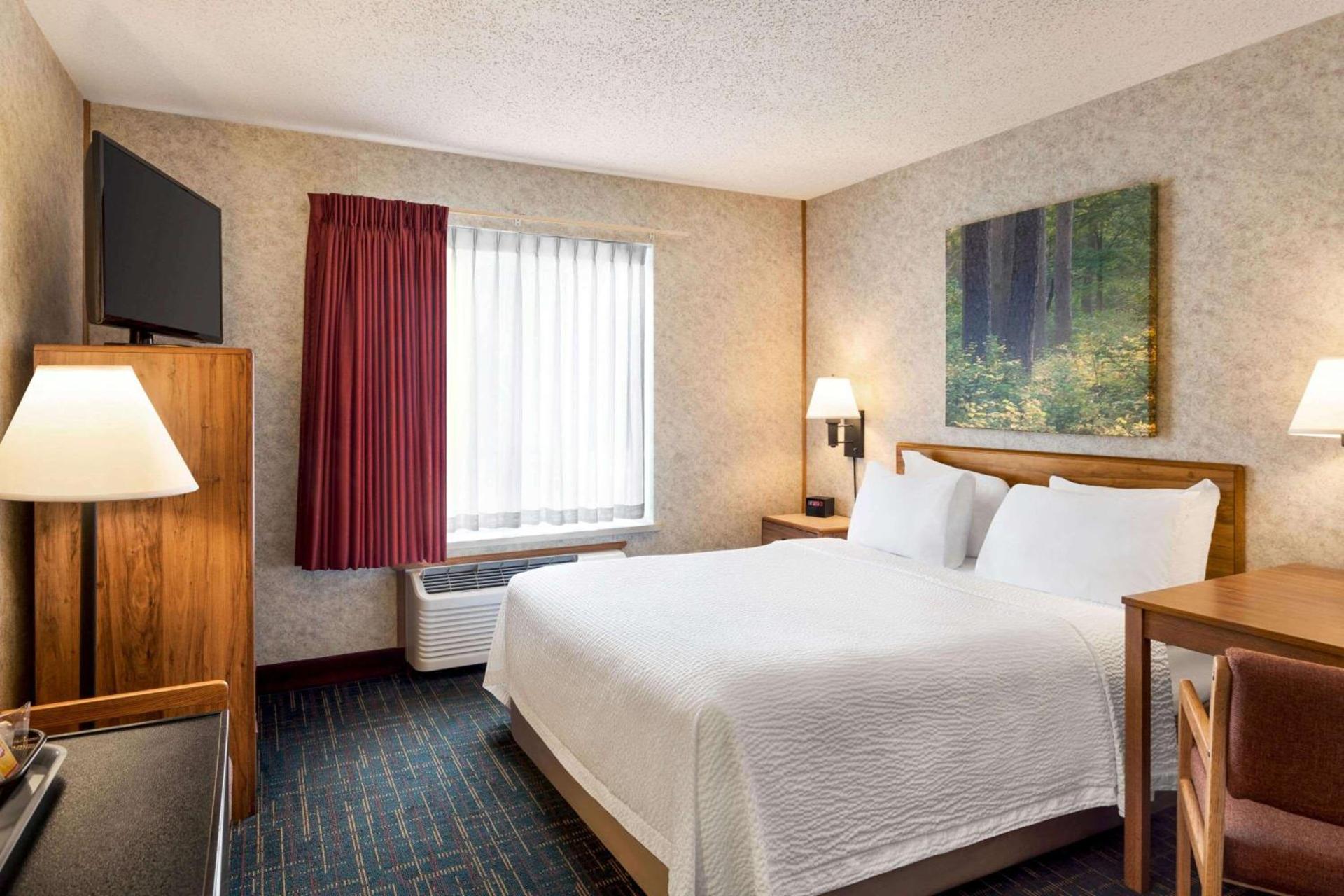 Days Inn by Wyndham Hurley photo 13