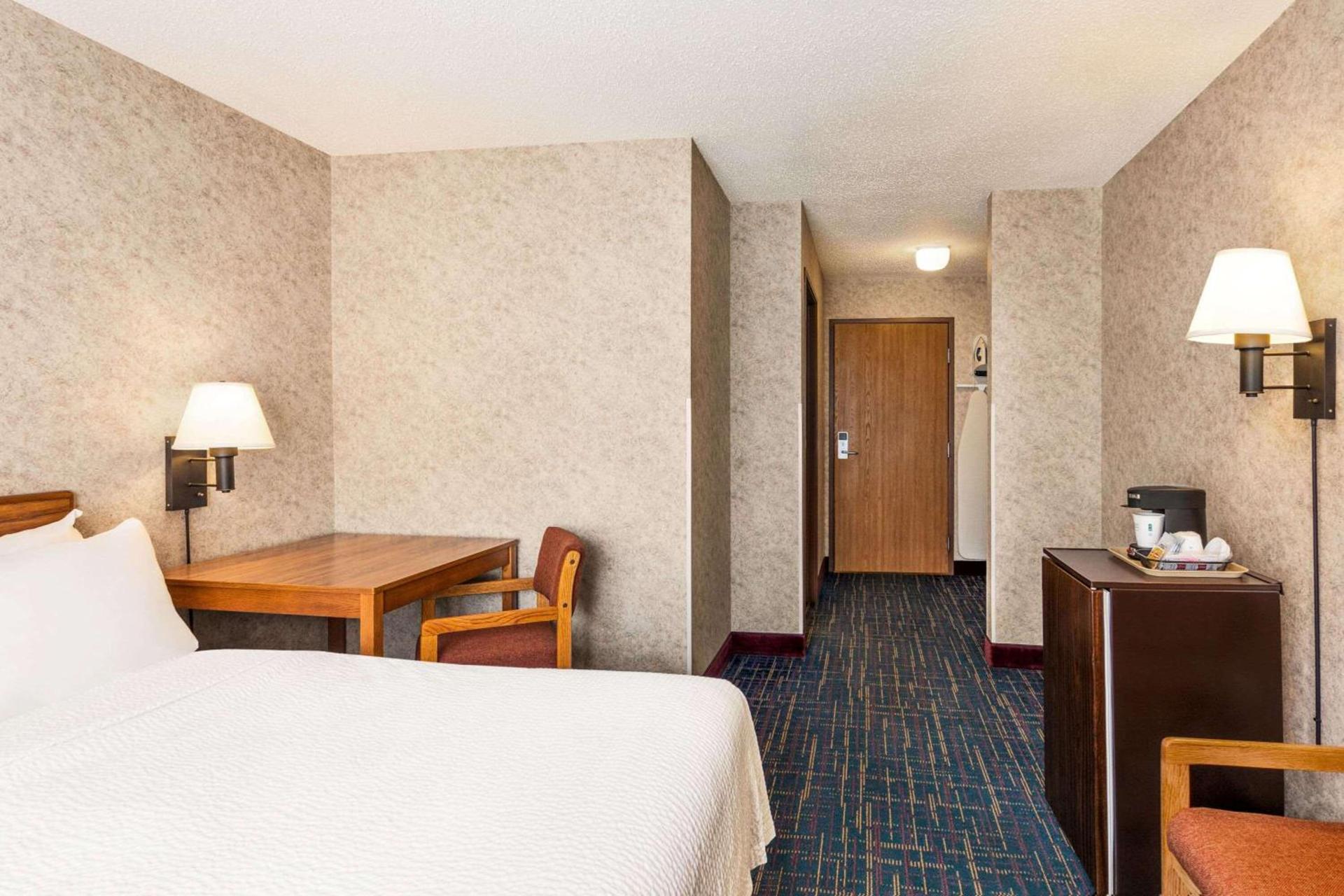 Days Inn by Wyndham Hurley photo 14