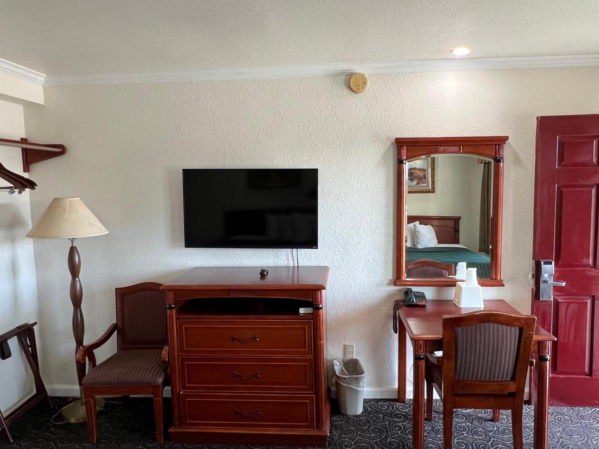 Americas Best Value Inn Hanford photo 16