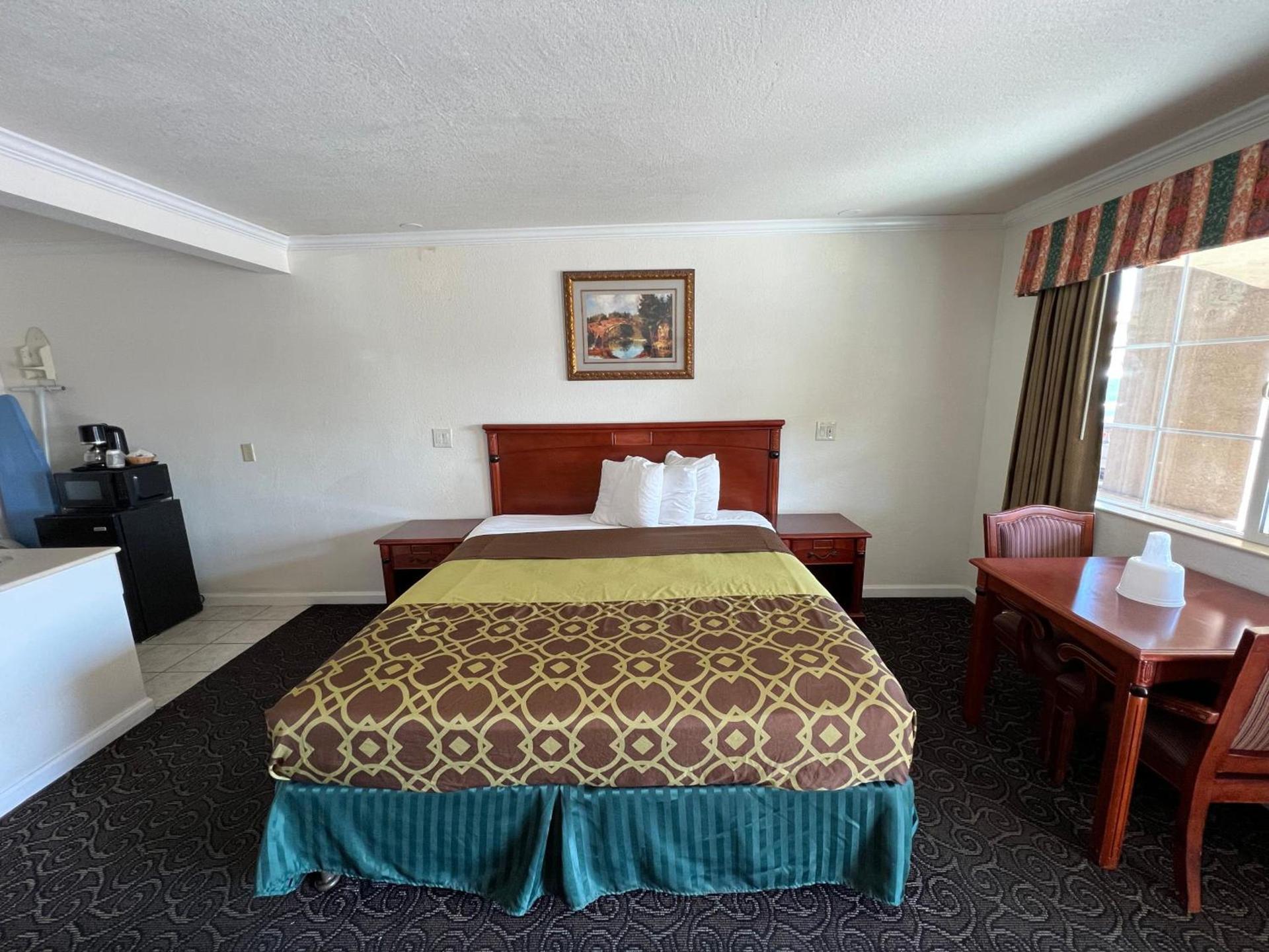 Americas Best Value Inn Hanford photo 17