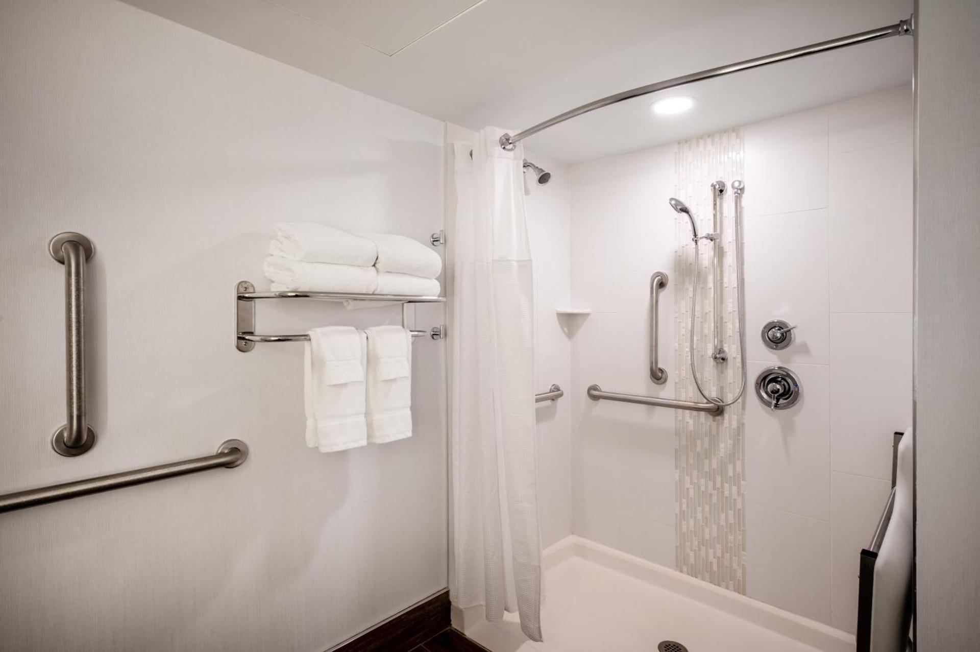 Crowne Plaza Albany - The Desmond Hotel photo 10