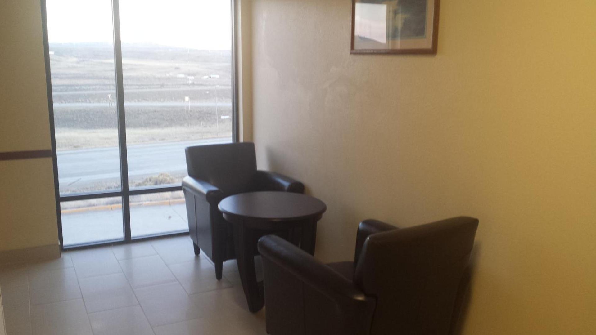 Super 8 by Wyndham Rawlins Wyoming photo 5