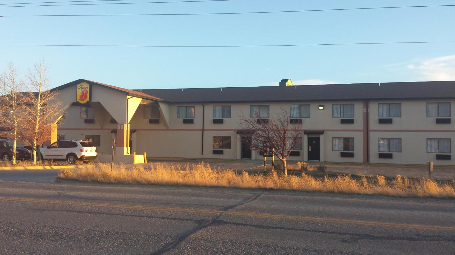 Super 8 by Wyndham Rawlins Wyoming photo 4
