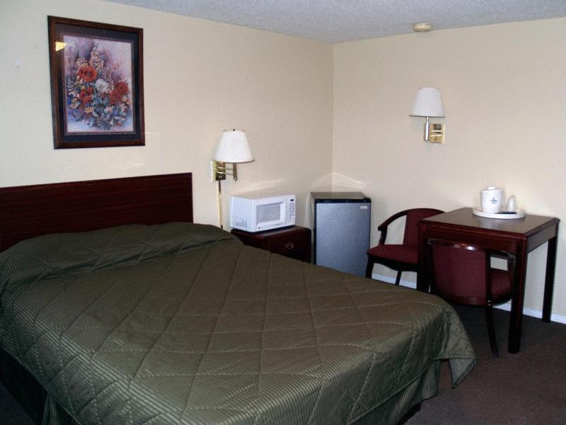 Boulevard Inn photo 23