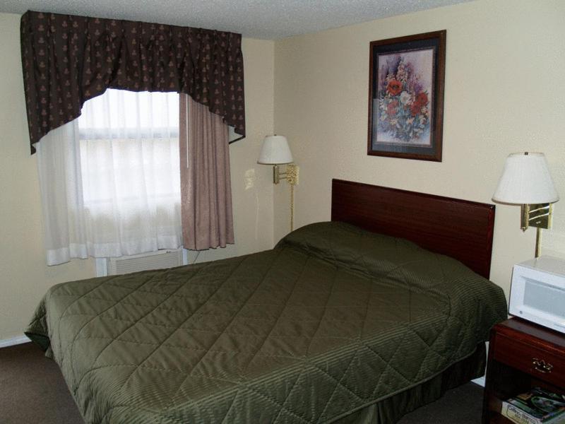 Boulevard Inn photo 24