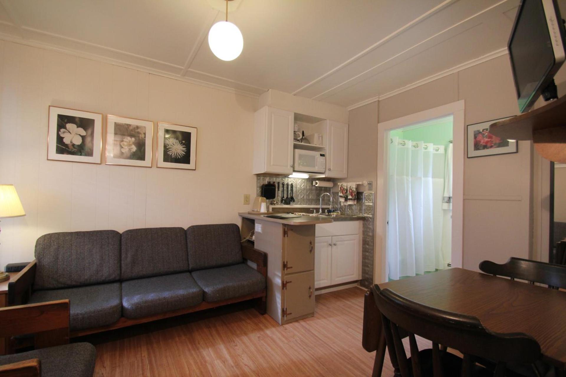 Maple Leaf Motel photo 7