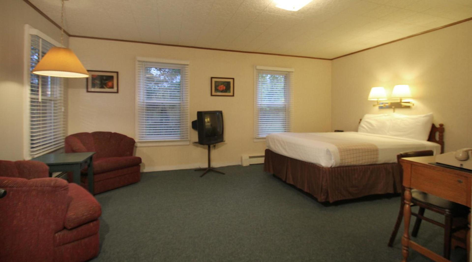 Maple Leaf Motel photo 13