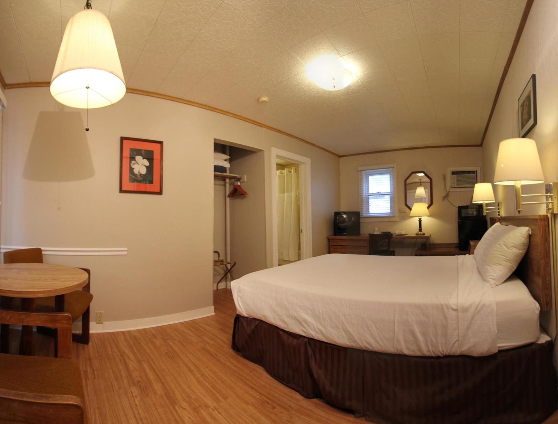 Maple Leaf Motel photo 15