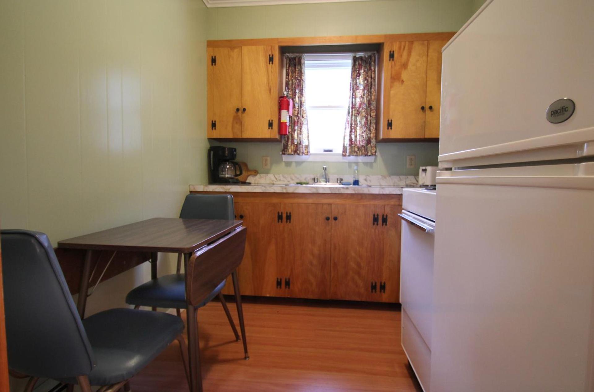 Maple Leaf Motel photo 8