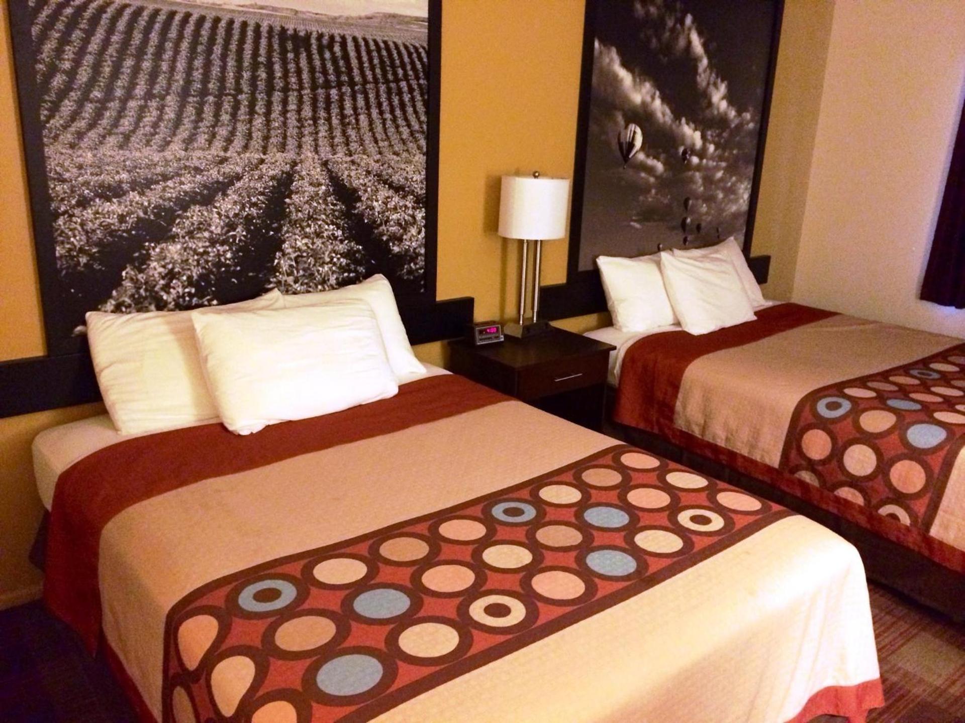 Super 8 by Wyndham Idaho Falls photo 41